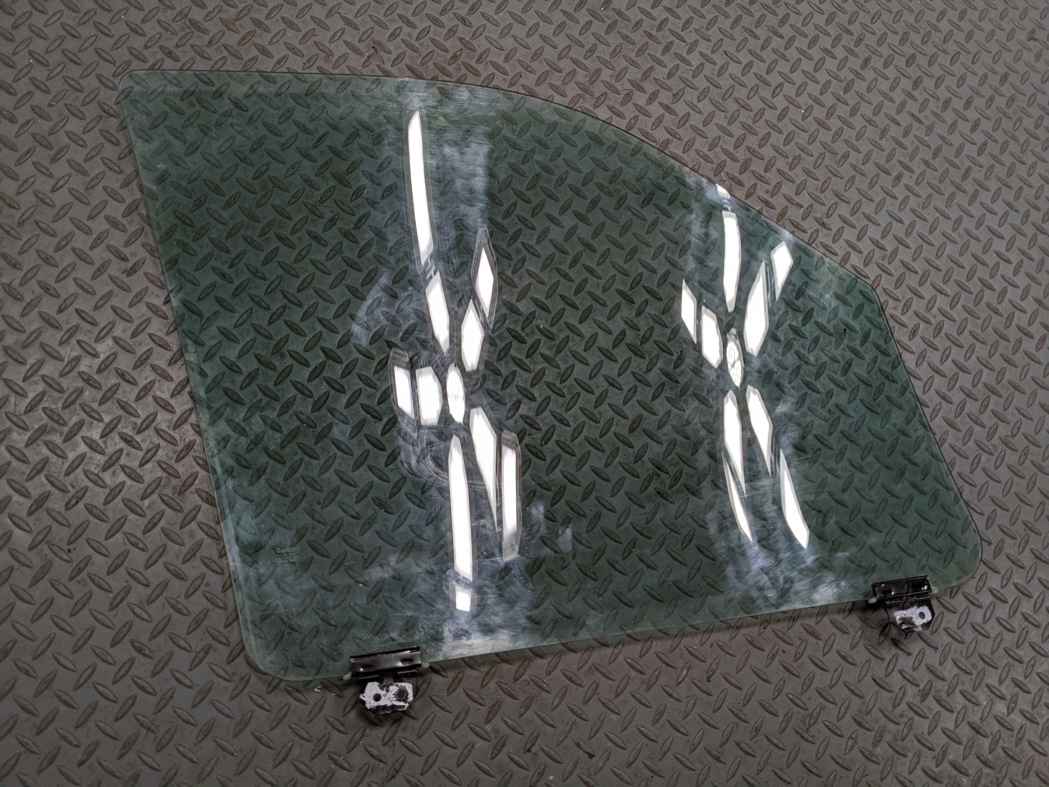 2006 - 2010 FORD EXPLORER OEM WINDOW GLASS DOOR FRONT LEFT DRIVER SIDE