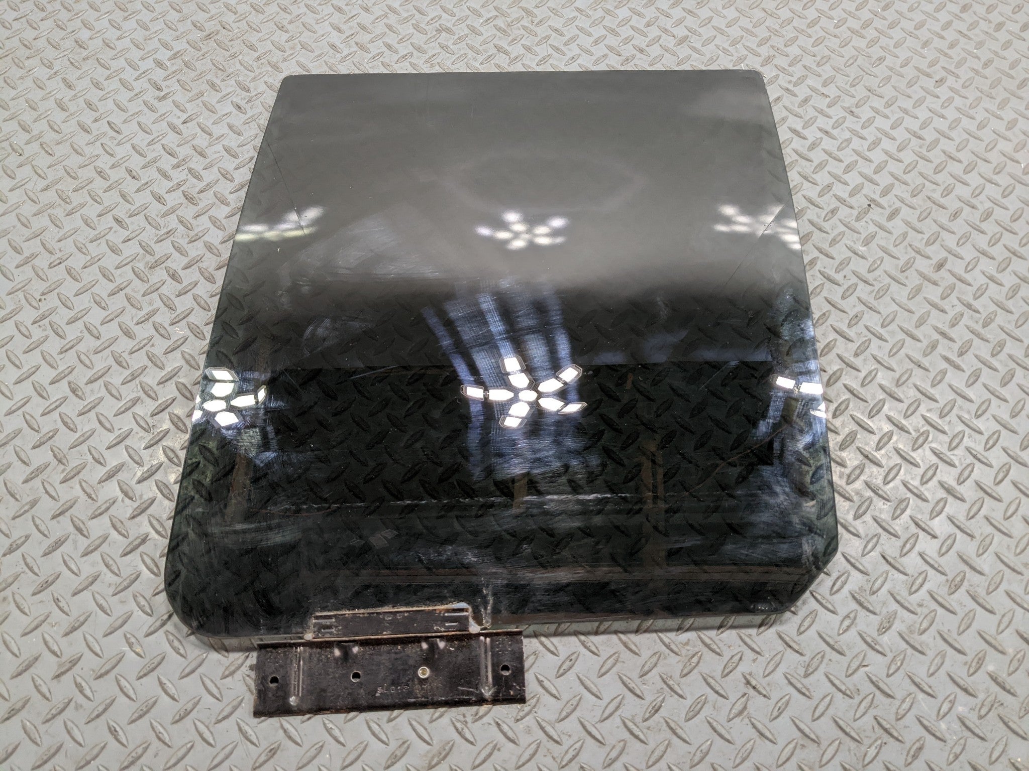 2006 - 2010 FORD EXPLORER OEM WINDOW TINTED GLASS DOOR REAR LEFT DRIVER SIDE