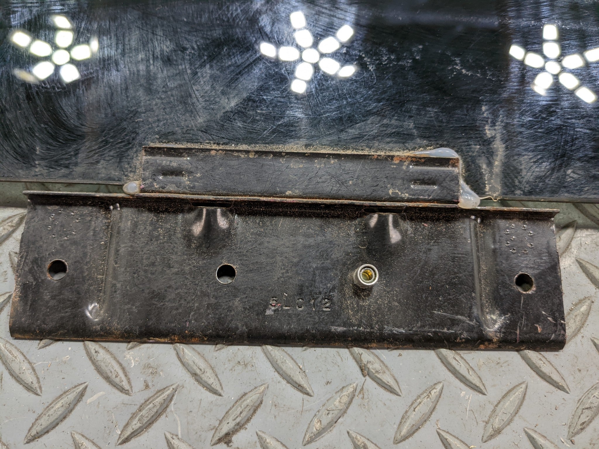 2006 - 2010 FORD EXPLORER OEM WINDOW TINTED GLASS DOOR REAR LEFT DRIVER SIDE