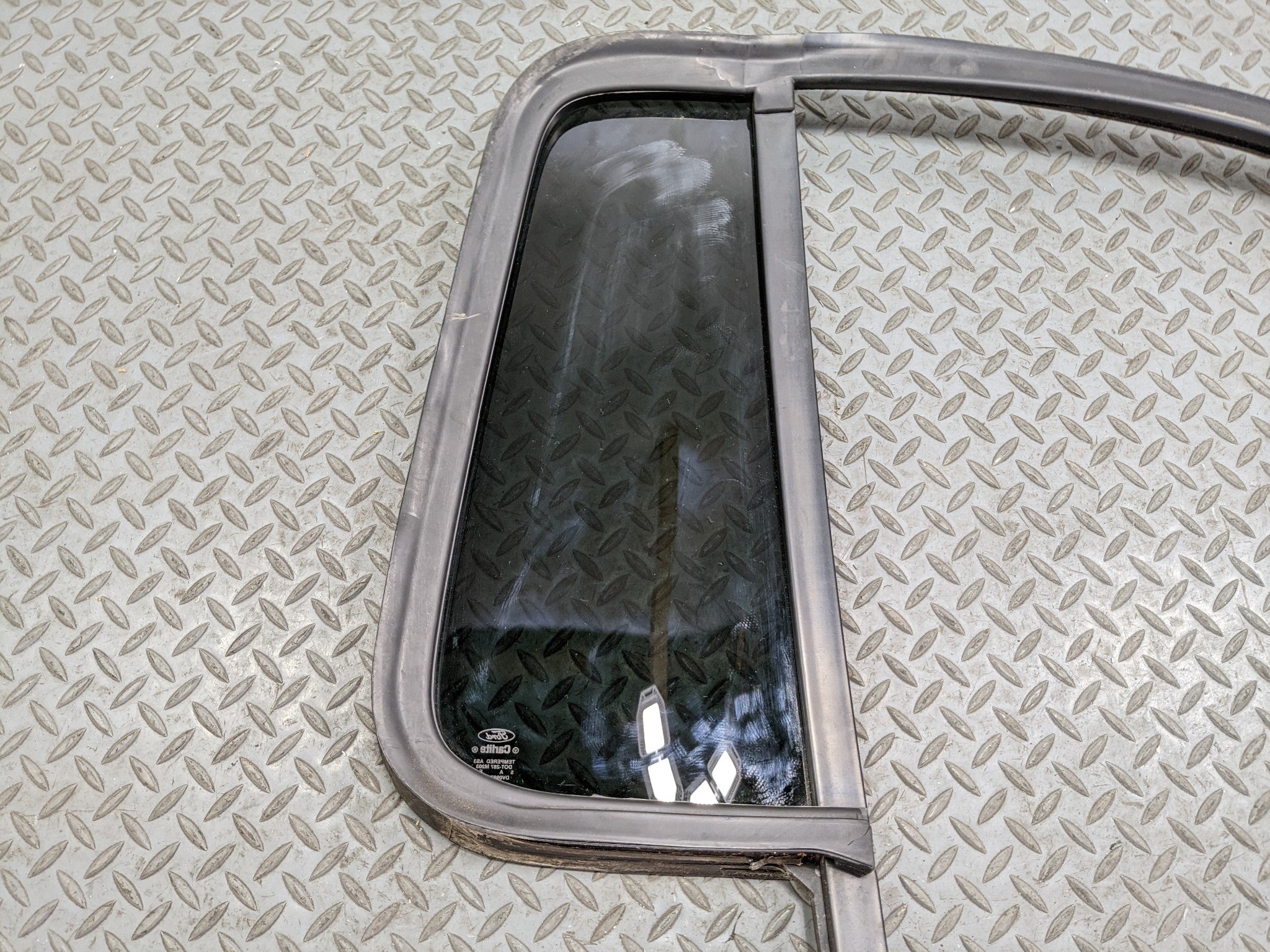 2006 - 2010 FORD EXPLORER OEM LEFT DRIVER REAR DOOR VENT GLASS WINDOW WITH SEAL