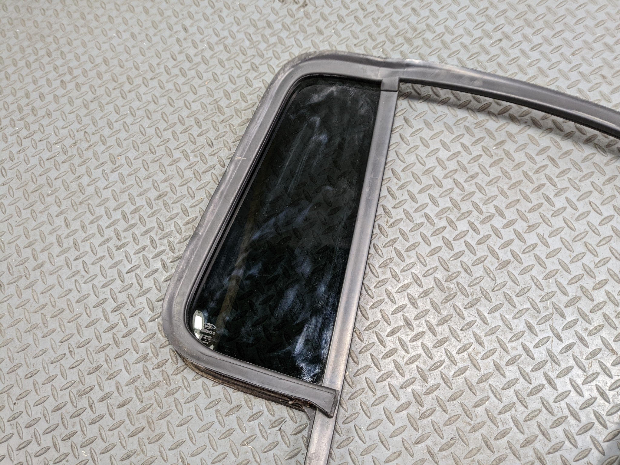 2006 - 2010 FORD EXPLORER OEM LEFT DRIVER REAR DOOR VENT GLASS WINDOW WITH SEAL