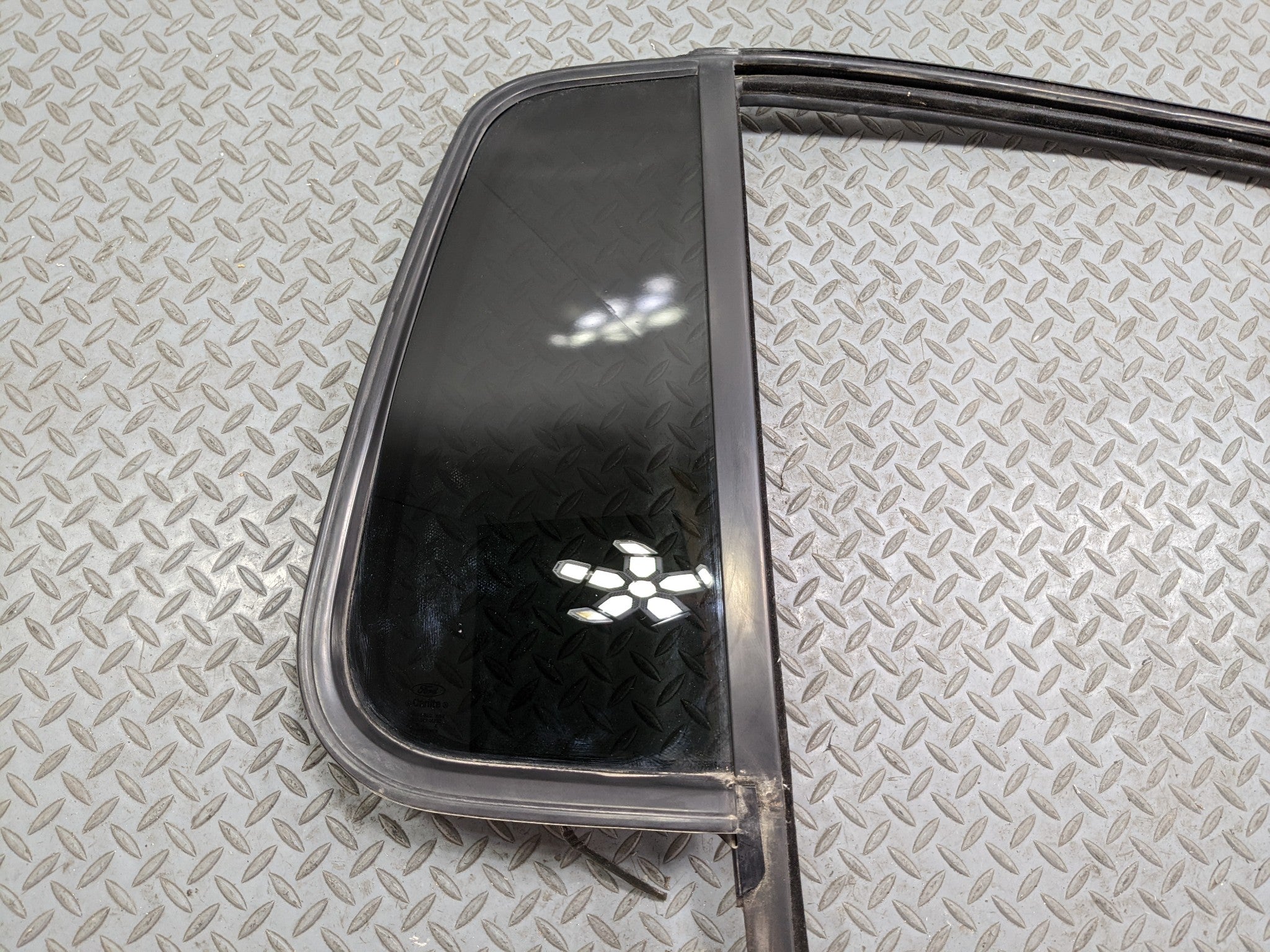 2006 - 2010 FORD EXPLORER OEM RIGHT REAR DOOR VENT GLASS WINDOW WITH SEAL