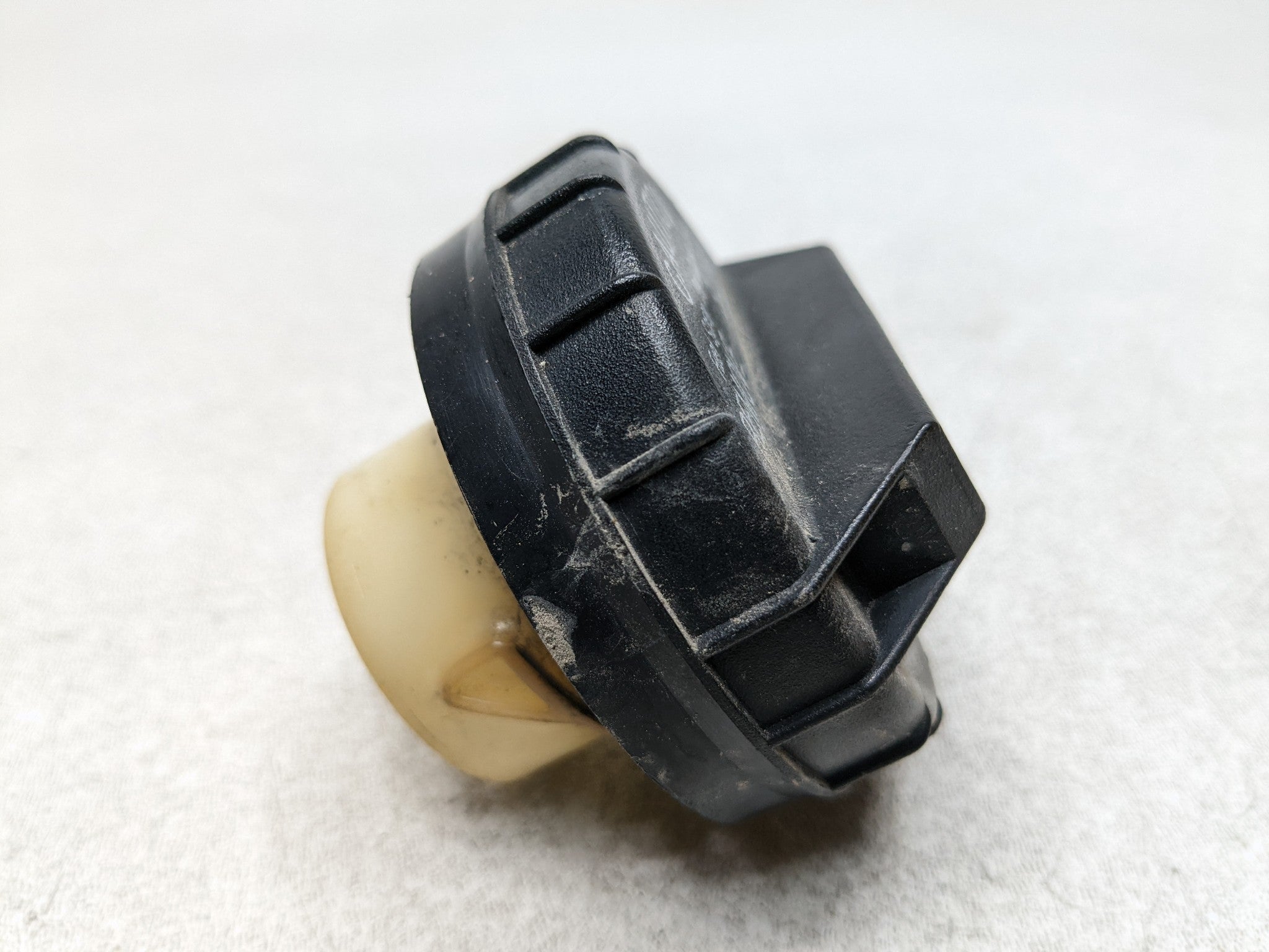 2006 - 2010 FORD EXPLORER OEM FUEL FILLER TANK GAS CAP TOP LID COVER BLACK