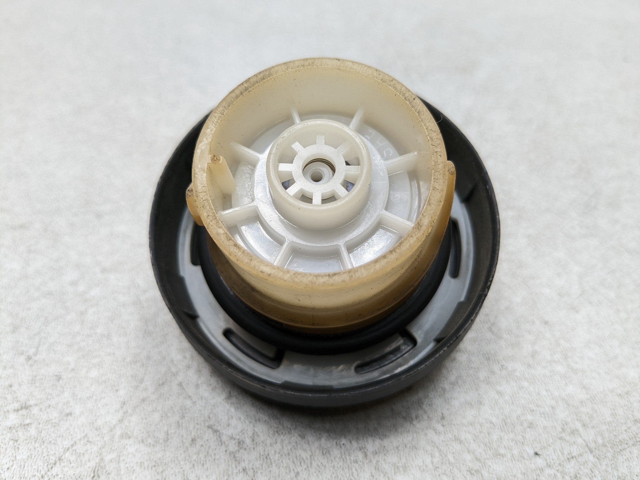 2006 - 2010 FORD EXPLORER OEM FUEL FILLER TANK GAS CAP TOP LID COVER BLACK