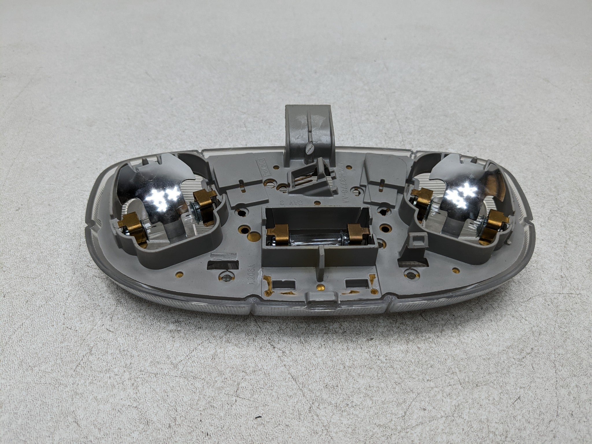 2006 - 2010 FORD EXPLORER OEM INTERIOR OVERHEAD DOME LIGHT ASSEMBLY FRONT SIDE