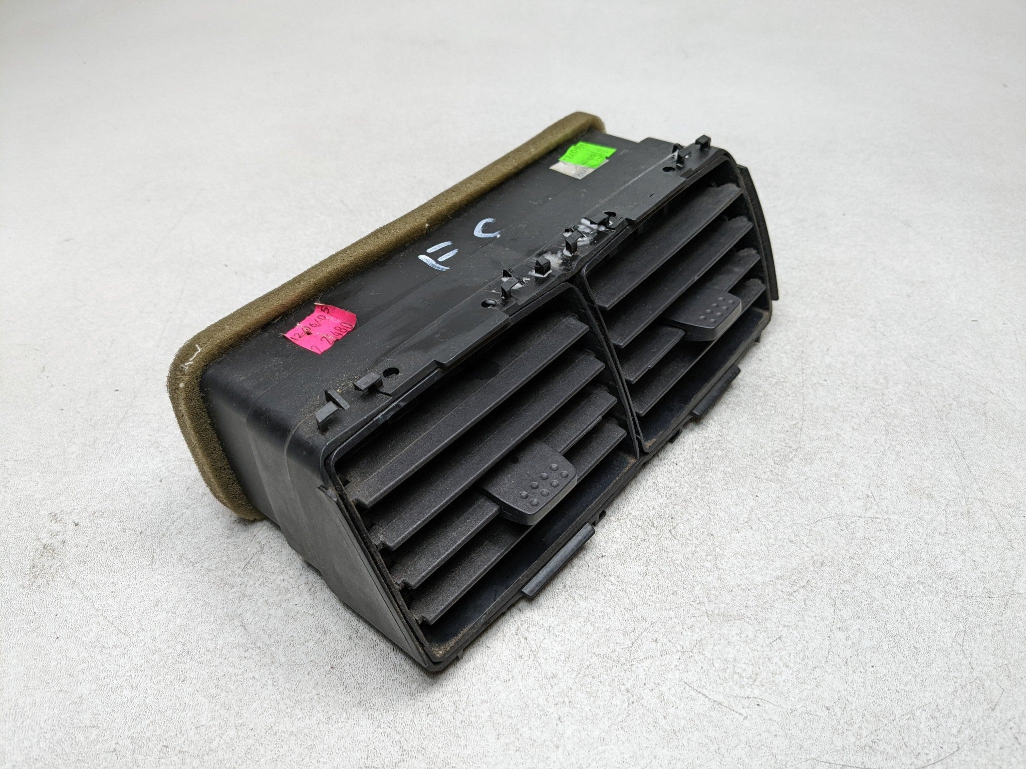 2006 - 2010 FORD EXPLORER OEM DASH PANEL AIR HEATER VENT INTERIOR FRONT CENTER