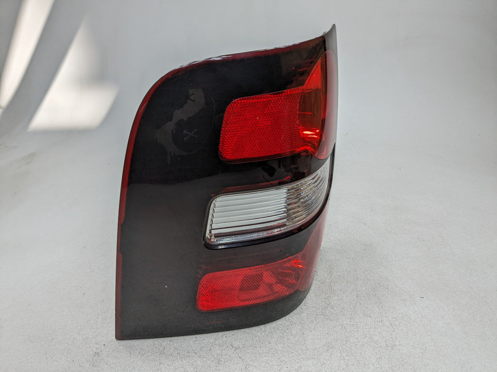 2006 - 2010 FORD EXPLORER OEM OUTER TAIL LIGHT ASSEMBLY REAR LEFT DRIVER SIDE