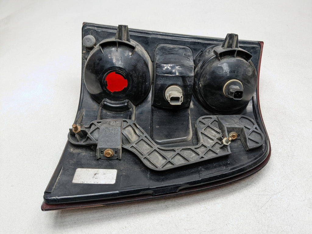 2006 - 2010 FORD EXPLORER OEM OUTER TAIL LIGHT ASSEMBLY REAR LEFT DRIVER SIDE