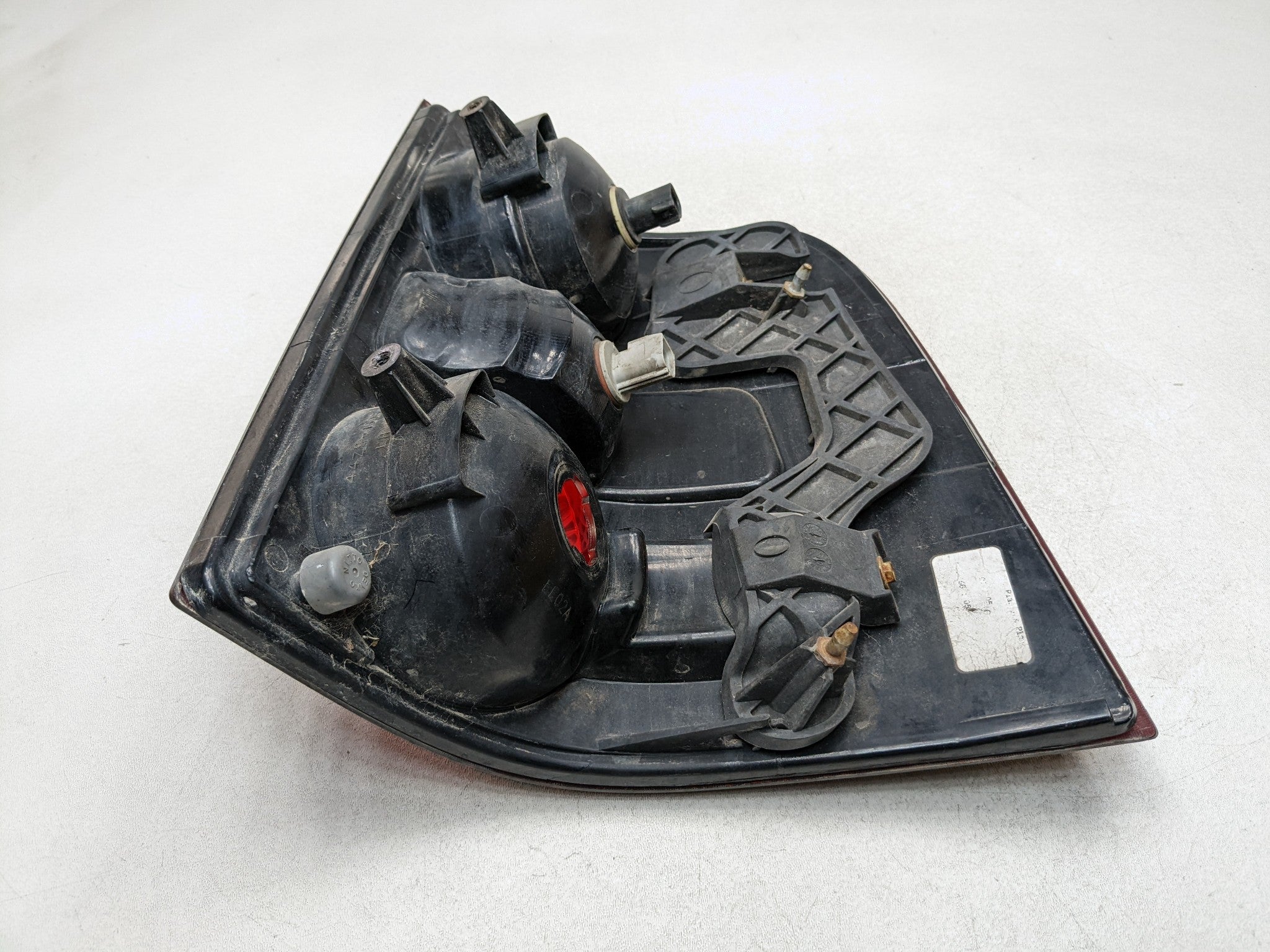 2006 - 2010 FORD EXPLORER OEM OUTER TAIL LIGHT ASSEMBLY REAR LEFT DRIVER SIDE