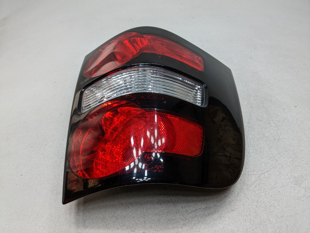 2006 - 2010 FORD EXPLORER OEM OUTER TAIL LIGHT ASSEMBLY REAR LEFT DRIVER SIDE