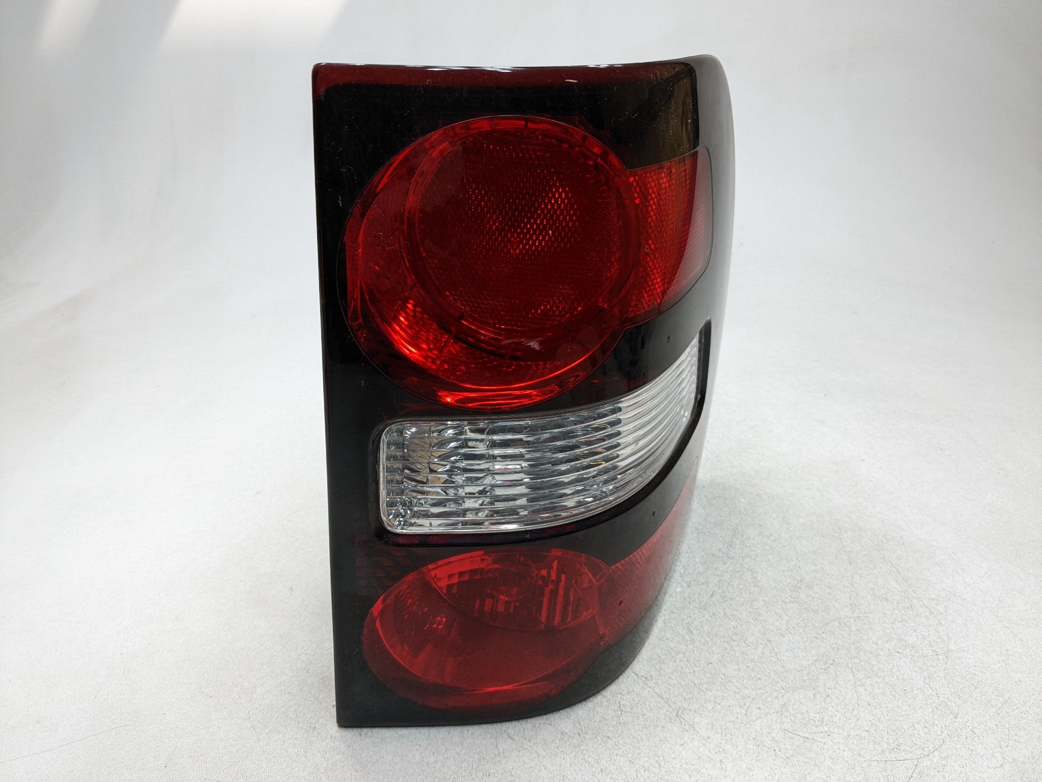 06 - 10 FORD EXPLORER OEM OUTER TAIL LIGHT ASSEMBLY REAR RIGHT PASSENGER SIDE