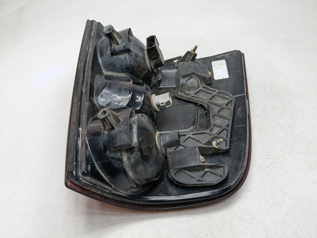 06 - 10 FORD EXPLORER OEM OUTER TAIL LIGHT ASSEMBLY REAR RIGHT PASSENGER SIDE