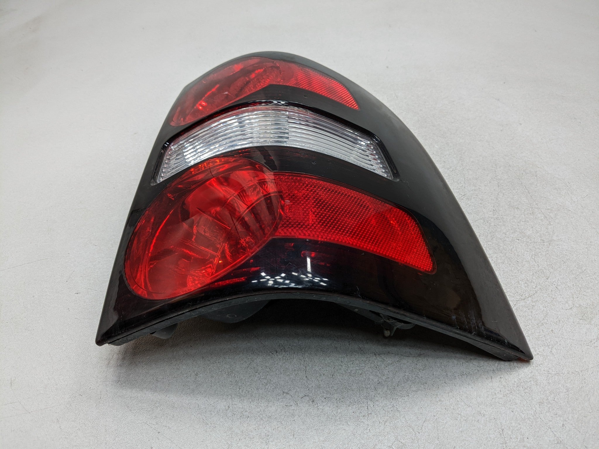 06 - 10 FORD EXPLORER OEM OUTER TAIL LIGHT ASSEMBLY REAR RIGHT PASSENGER SIDE