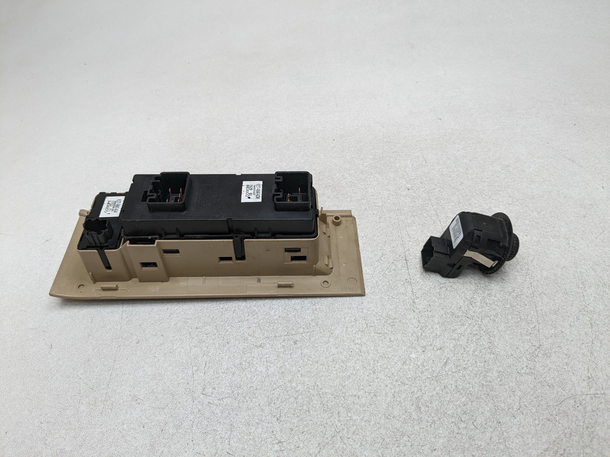 06 - 10 FORD EXPLORER OEM DOOR POWER MASTER WINDOW WITH MIRROR SWITCH FRONT LEFT