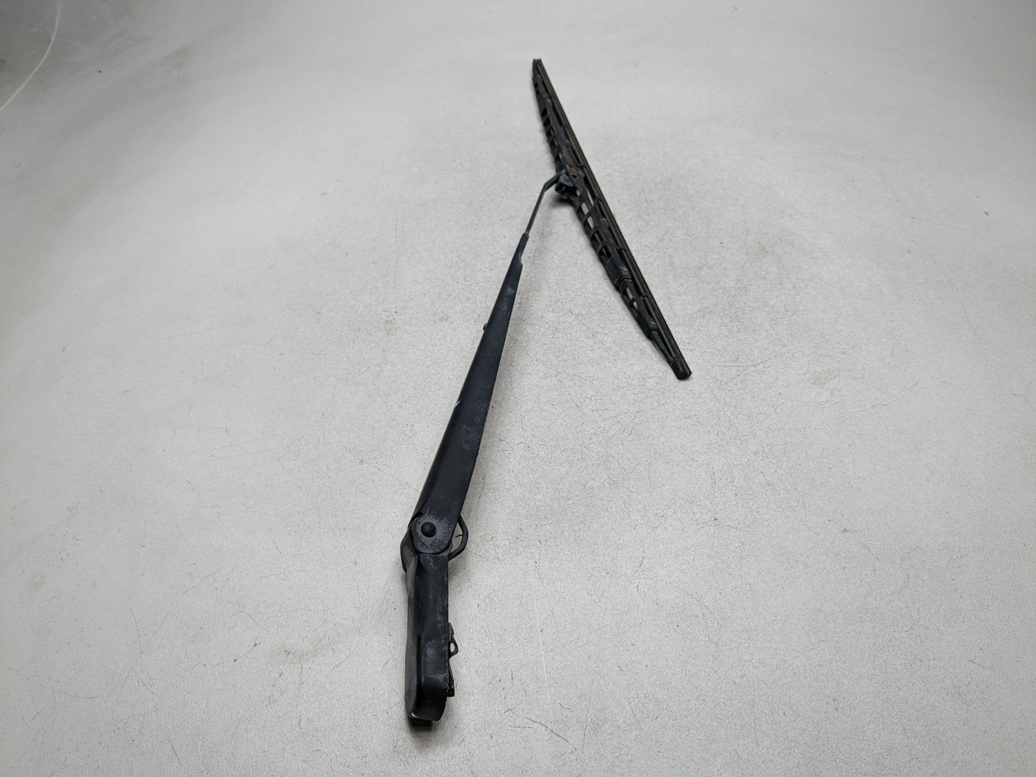 2006 - 2010 FORD EXPLORER OEM WINDSHIELD WIPER ARM WITH BLADE FRONT LEFT SIDE