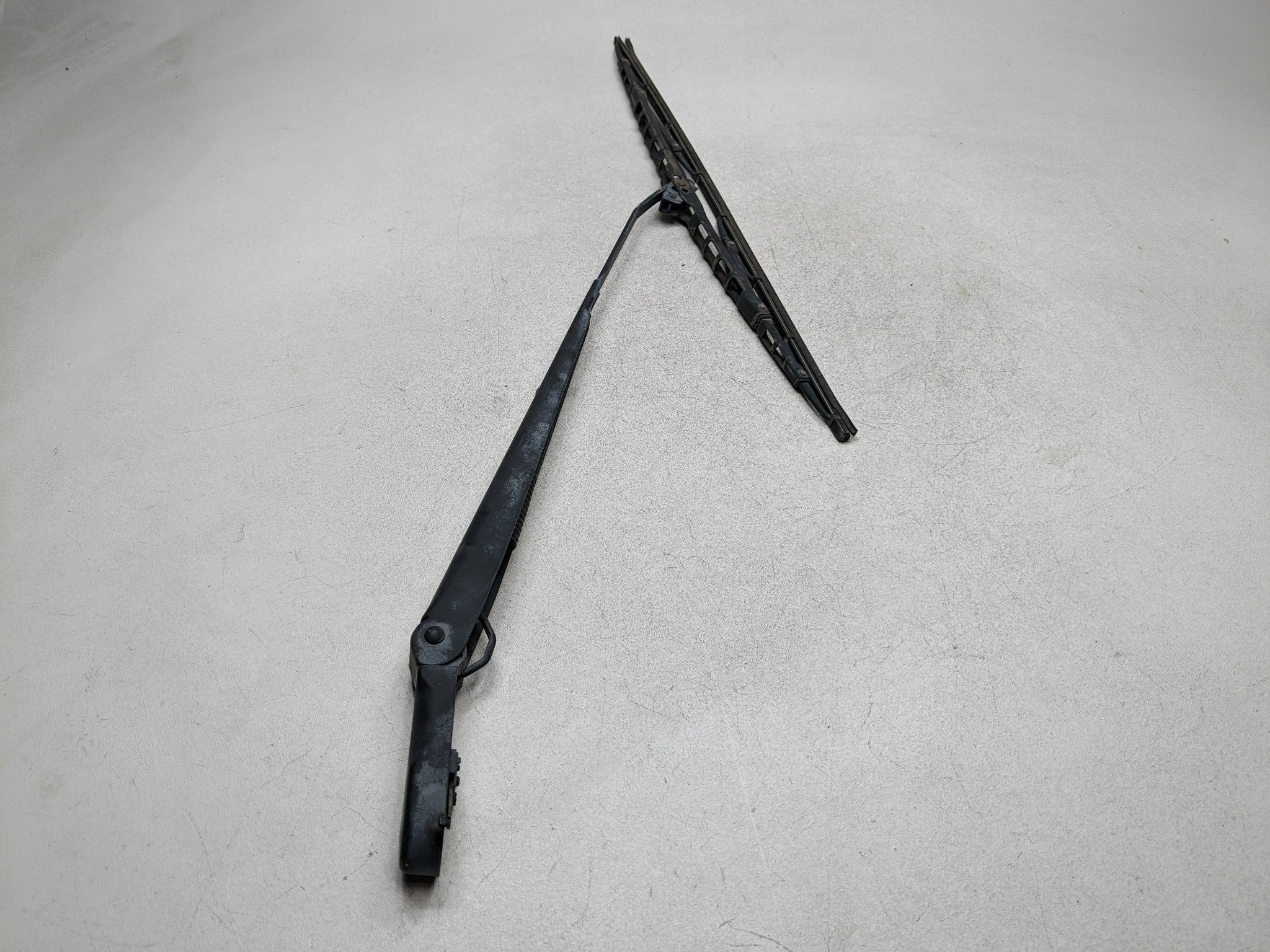 2006 - 2010 FORD EXPLORER OEM WINDSHIELD WIPER ARM WITH BLADE FRONT RIGHT SIDE