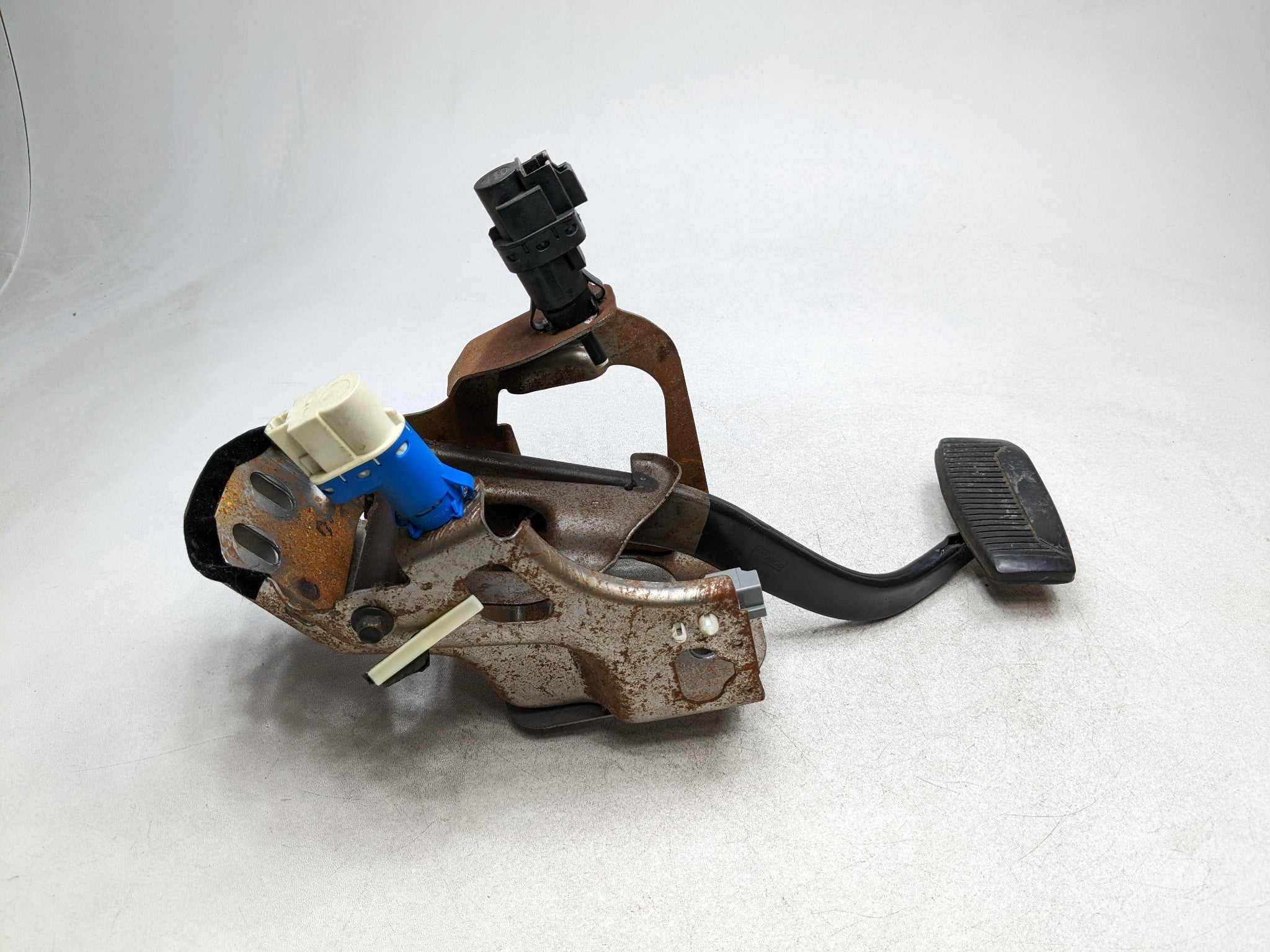 06 - 10 FORD EXPLORER OEM FLOOR BRAKE PEDAL WITH SUPPORT MOUNT BRACKET ASSEMBLY