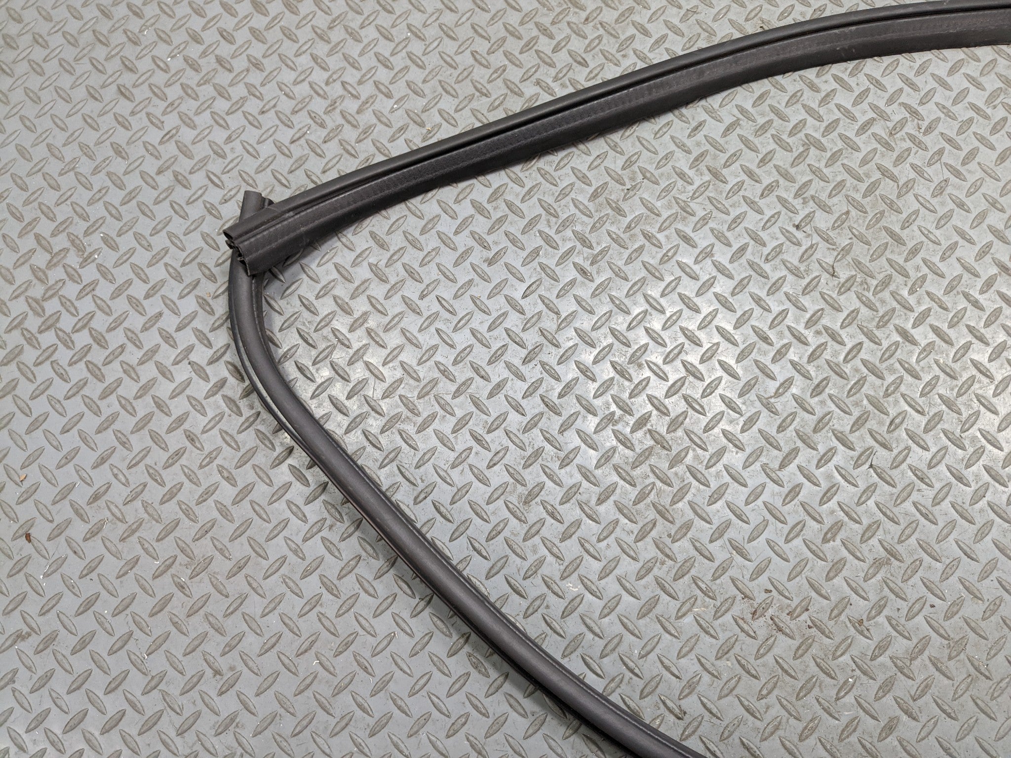 2006 - 2010 FORD EXPLORER OEM DOOR SEAL WEATHER STRIPPING RUBBER REAR RIGHT SIDE