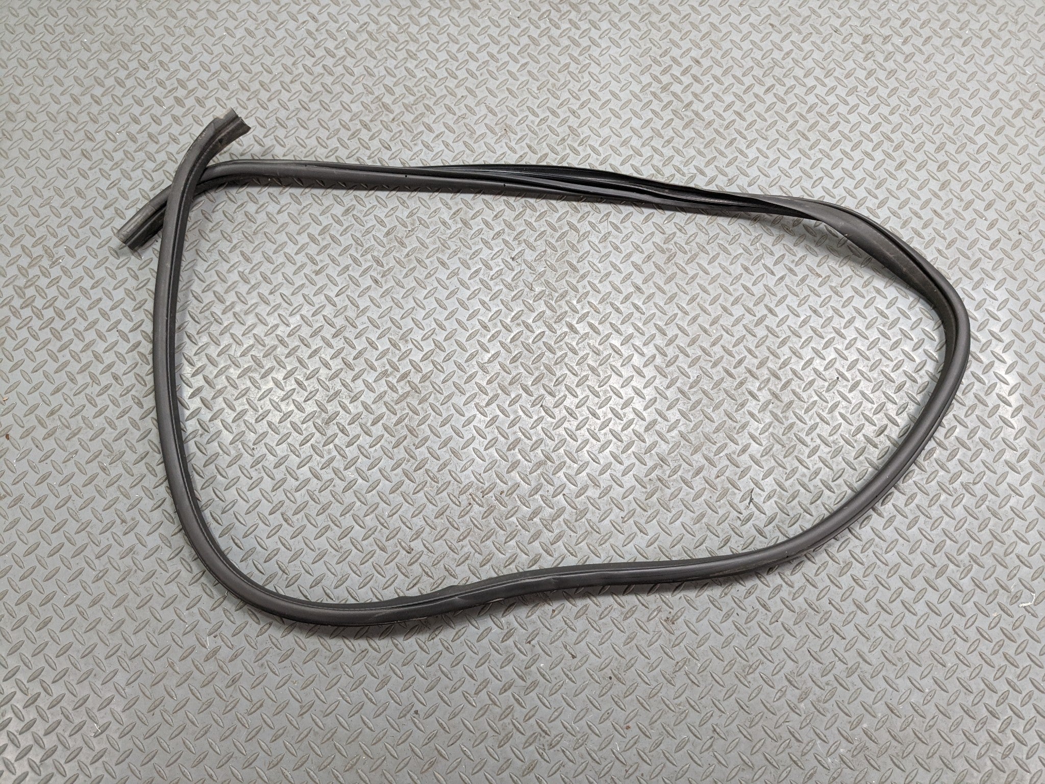 06 - 10 FORD EXPLORER OEM DOOR SEAL WEATHER STRIPPING RUBBER FRONT RIGHT SIDE