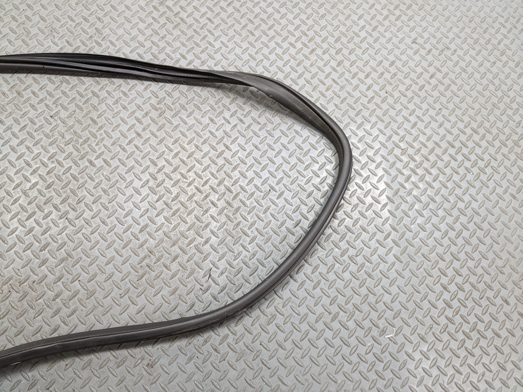 06 - 10 FORD EXPLORER OEM DOOR SEAL WEATHER STRIPPING RUBBER FRONT RIGHT SIDE