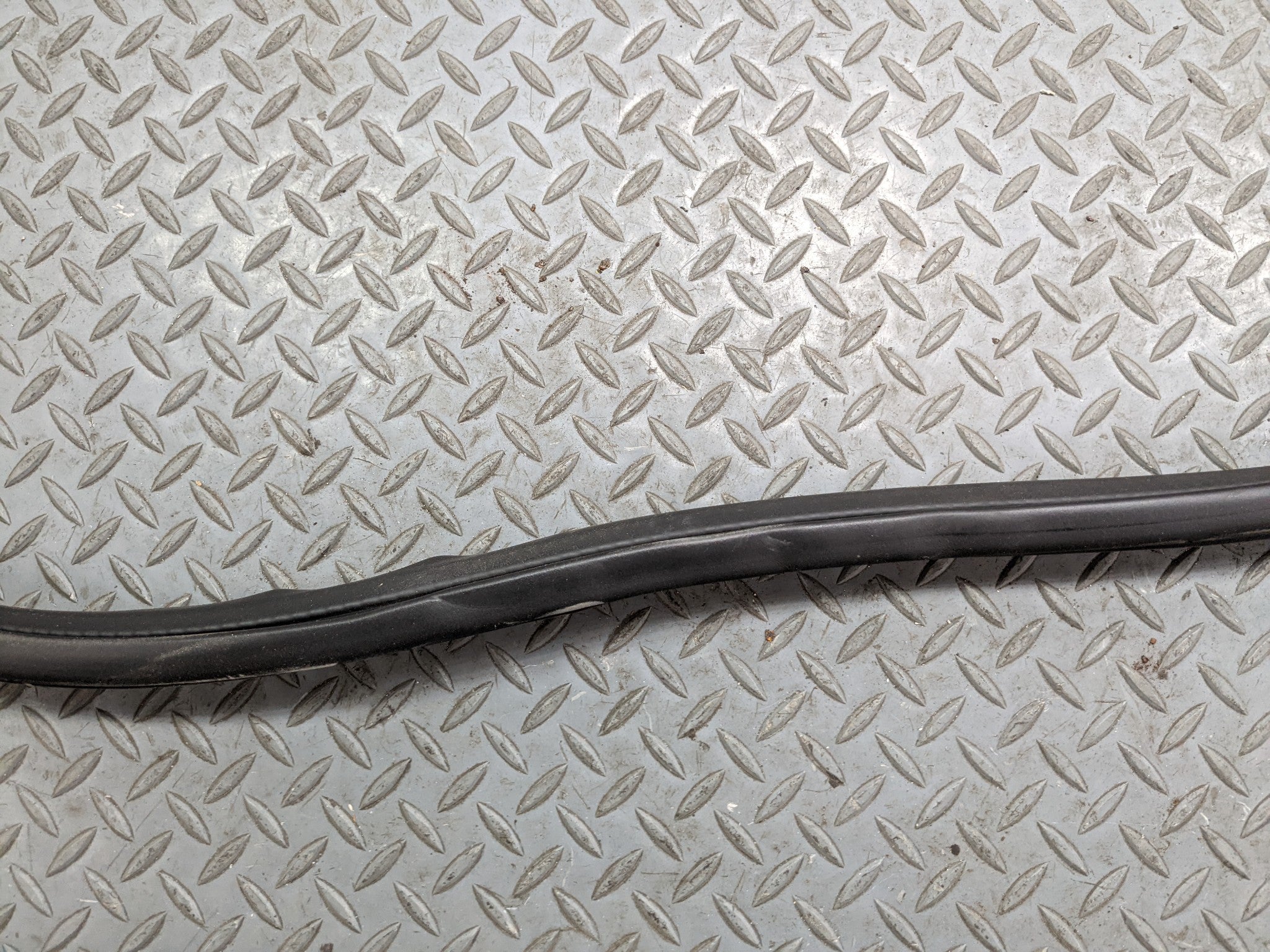 06 - 10 FORD EXPLORER OEM DOOR SEAL WEATHER STRIPPING RUBBER FRONT RIGHT SIDE