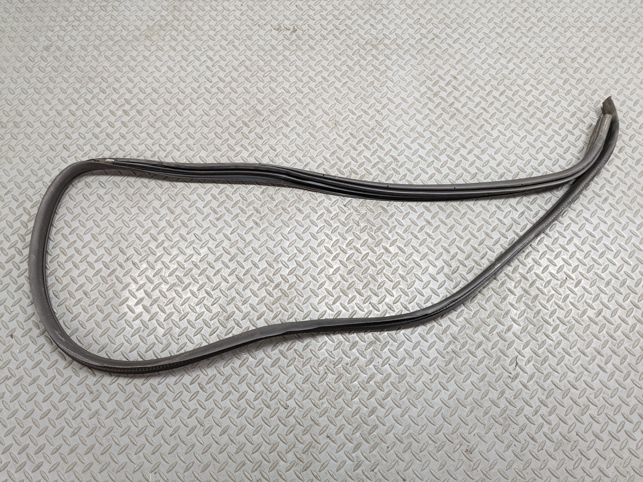 06 - 10 FORD EXPLORER OEM DOOR SEAL WEATHER STRIPPING RUBBER FRONT RIGHT SIDE
