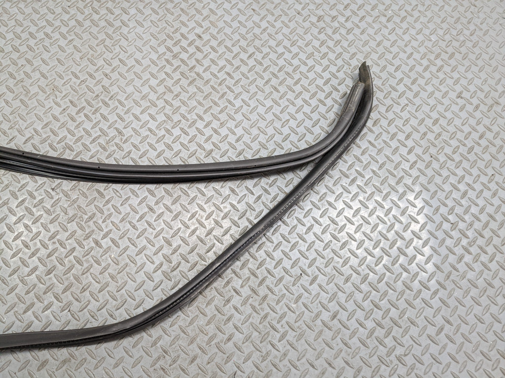 06 - 10 FORD EXPLORER OEM DOOR SEAL WEATHER STRIPPING RUBBER FRONT RIGHT SIDE