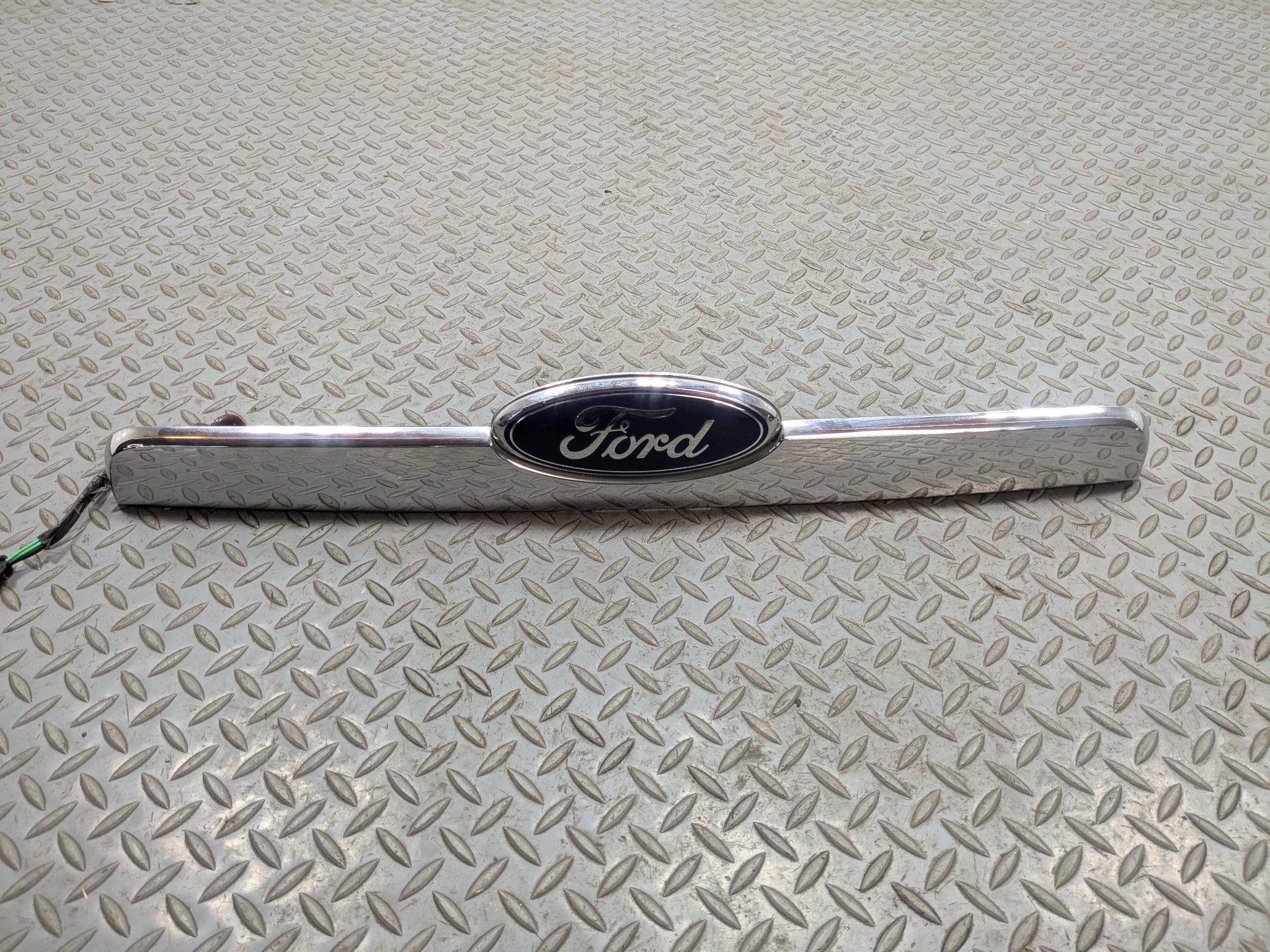 2006 - 2010 FORD EXPLORER OEM REAR TRUNK LID LICENSE PLATE BODY MOLDING TRIM