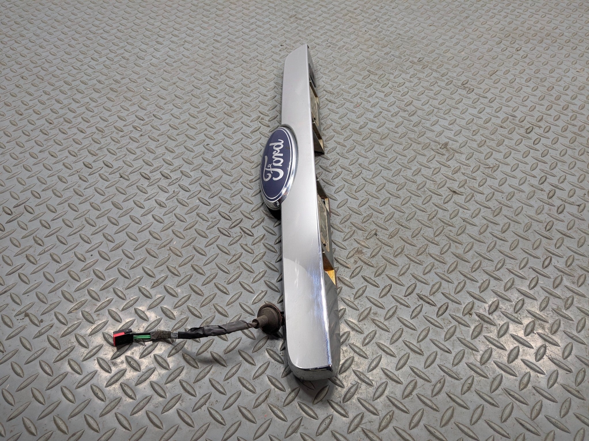 2006 - 2010 FORD EXPLORER OEM REAR TRUNK LID LICENSE PLATE BODY MOLDING TRIM