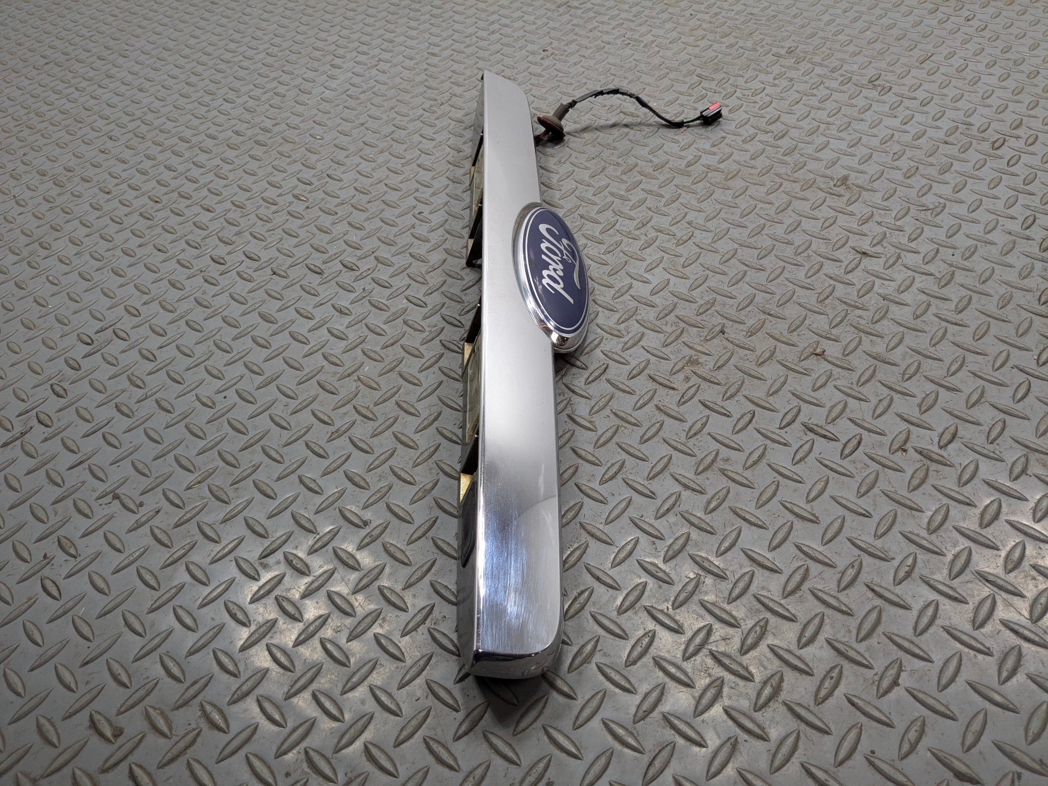 2006 - 2010 FORD EXPLORER OEM REAR TRUNK LID LICENSE PLATE BODY MOLDING TRIM