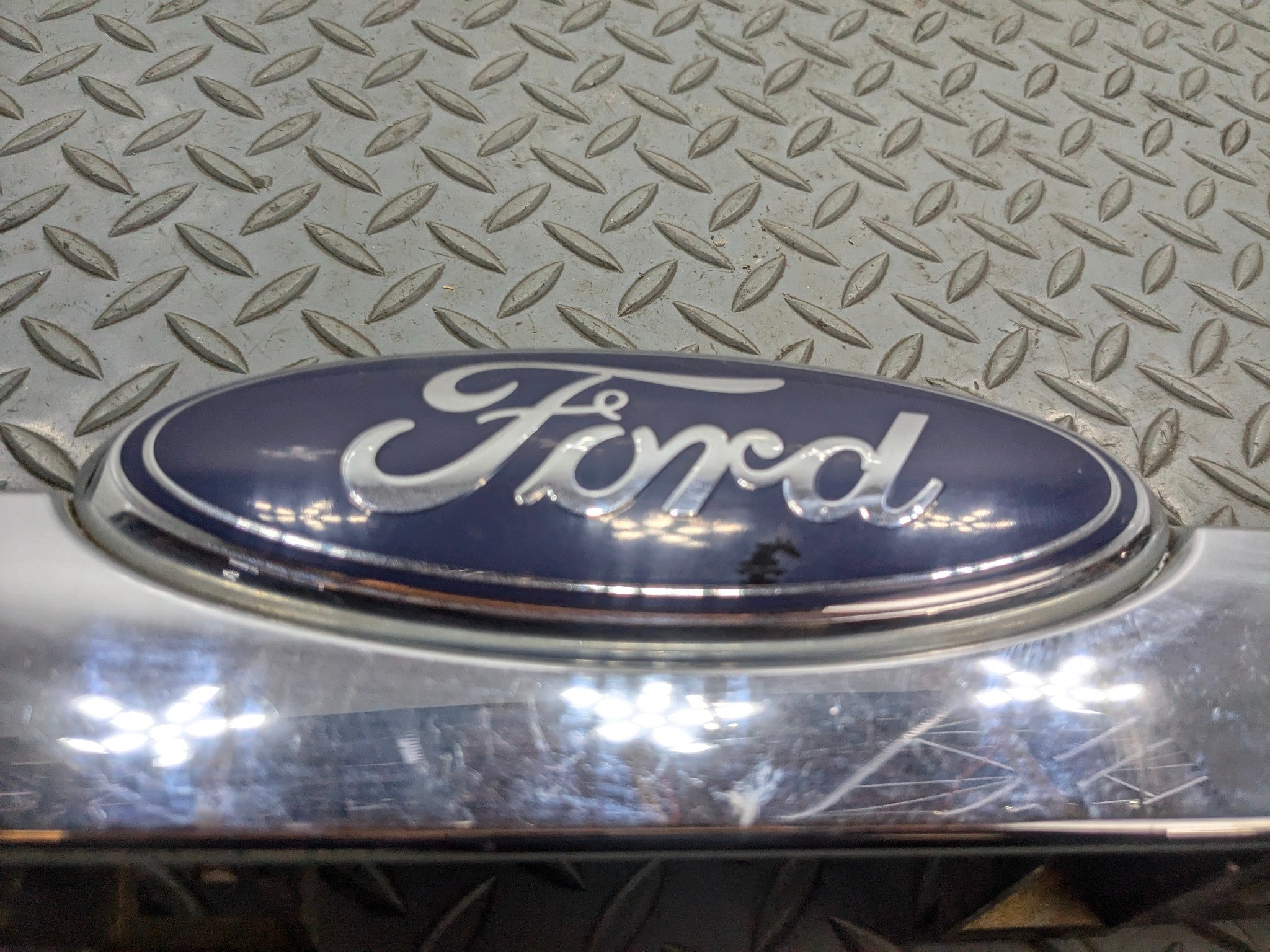 2006 - 2010 FORD EXPLORER OEM REAR TRUNK LID LICENSE PLATE BODY MOLDING TRIM