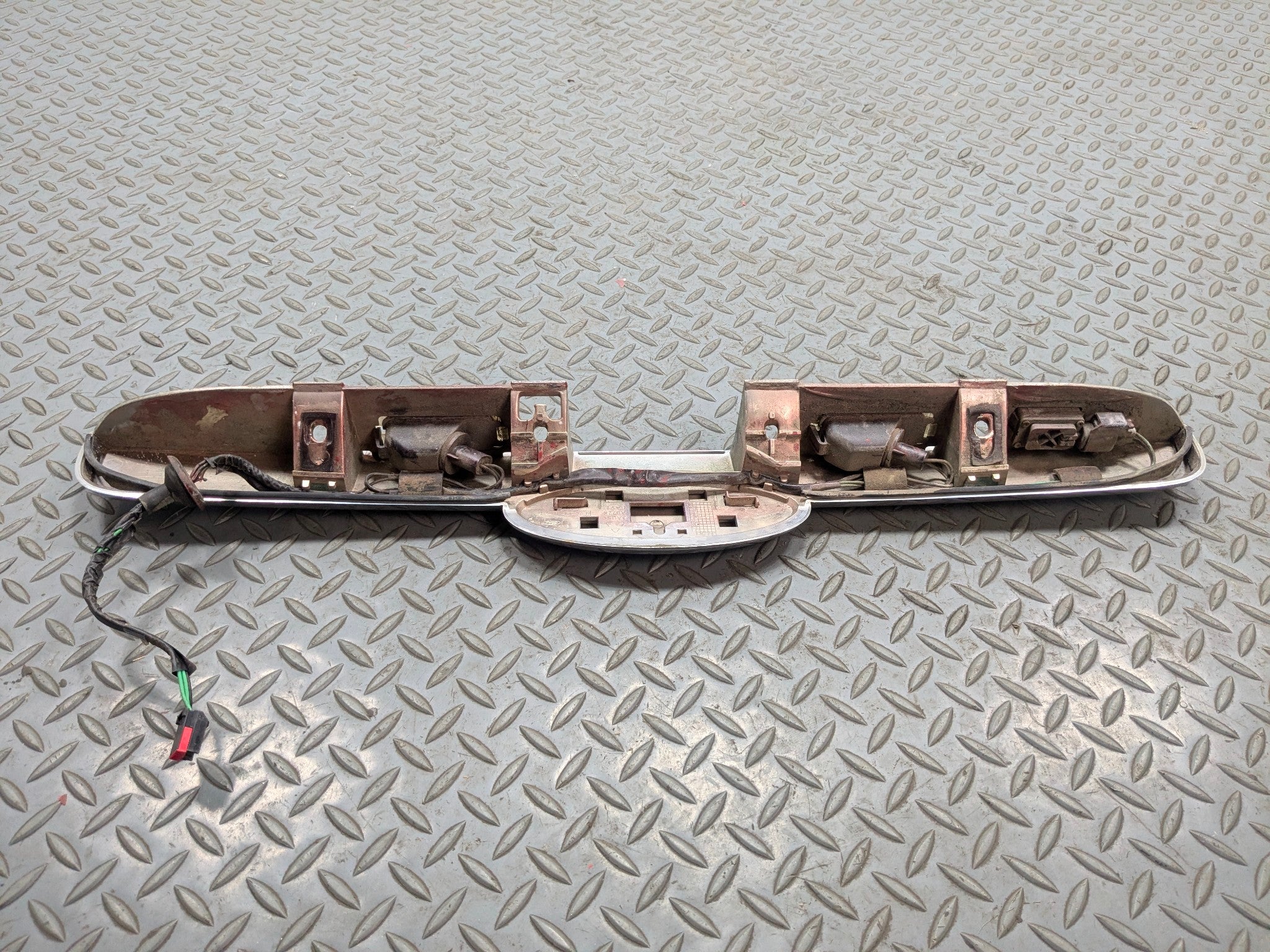 2006 - 2010 FORD EXPLORER OEM REAR TRUNK LID LICENSE PLATE BODY MOLDING TRIM