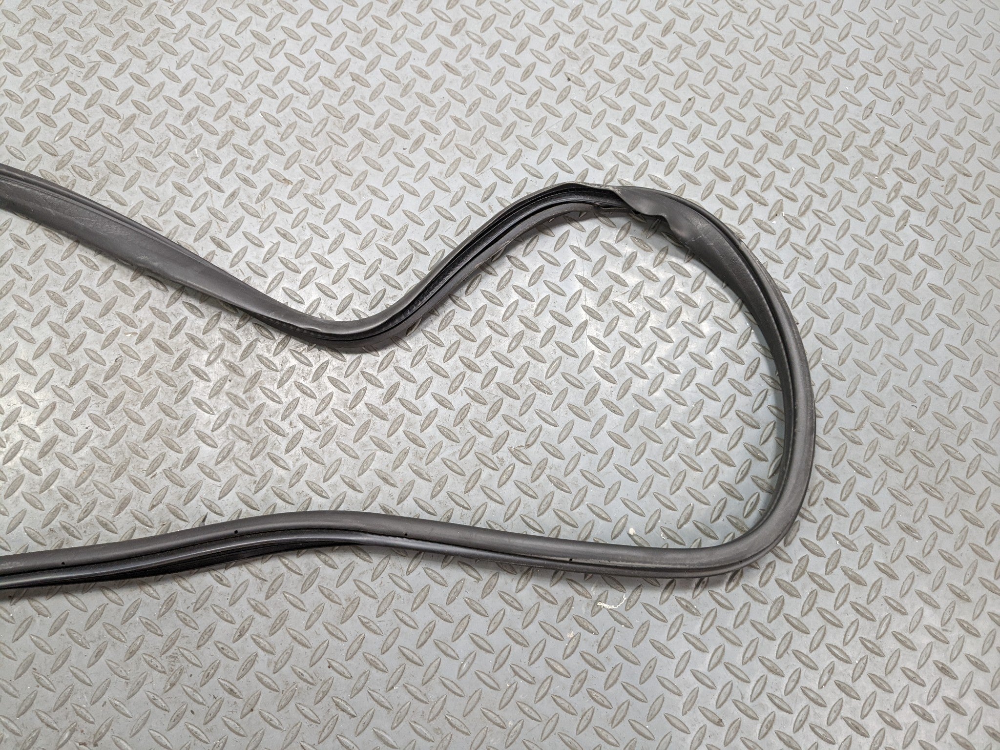 2006 - 2010 FORD EXPLORER OEM DOOR SEAL WEATHER STRIPPING RUBBER REAR LEFT SIDE