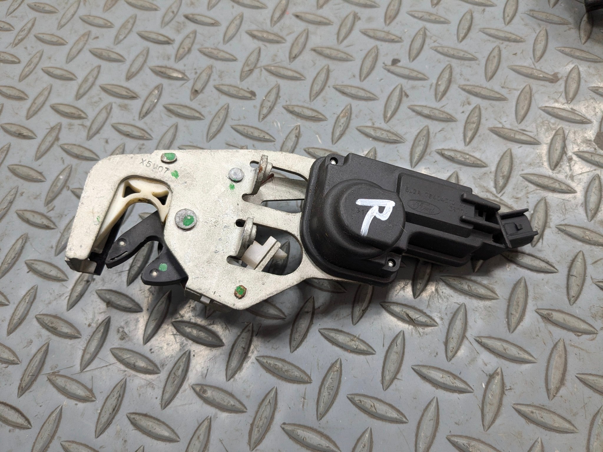 2006 - 2010 FORD EXPLORER OEM TRUNK LID LATCH LOCK RELEASE ACTUATOR REAR