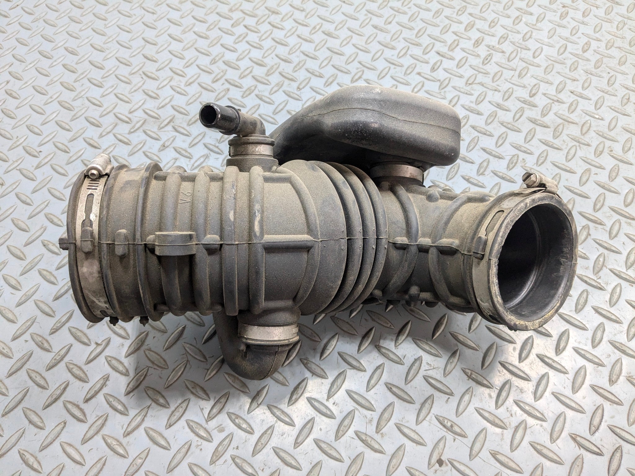 2006 - 2010 FORD EXPLORER OEM AIR INTAKE DUCT TUBE HOSE WITH RESONATOR