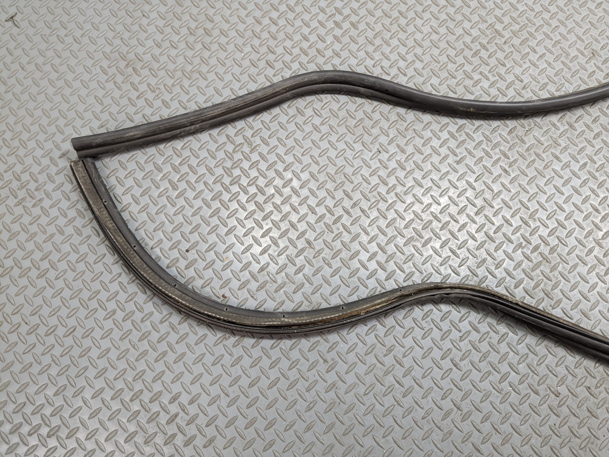 2006 - 2010 FORD EXPLORER OEM DOOR SEAL WEATHER STRIPPING RUBBER REAR TRUNK