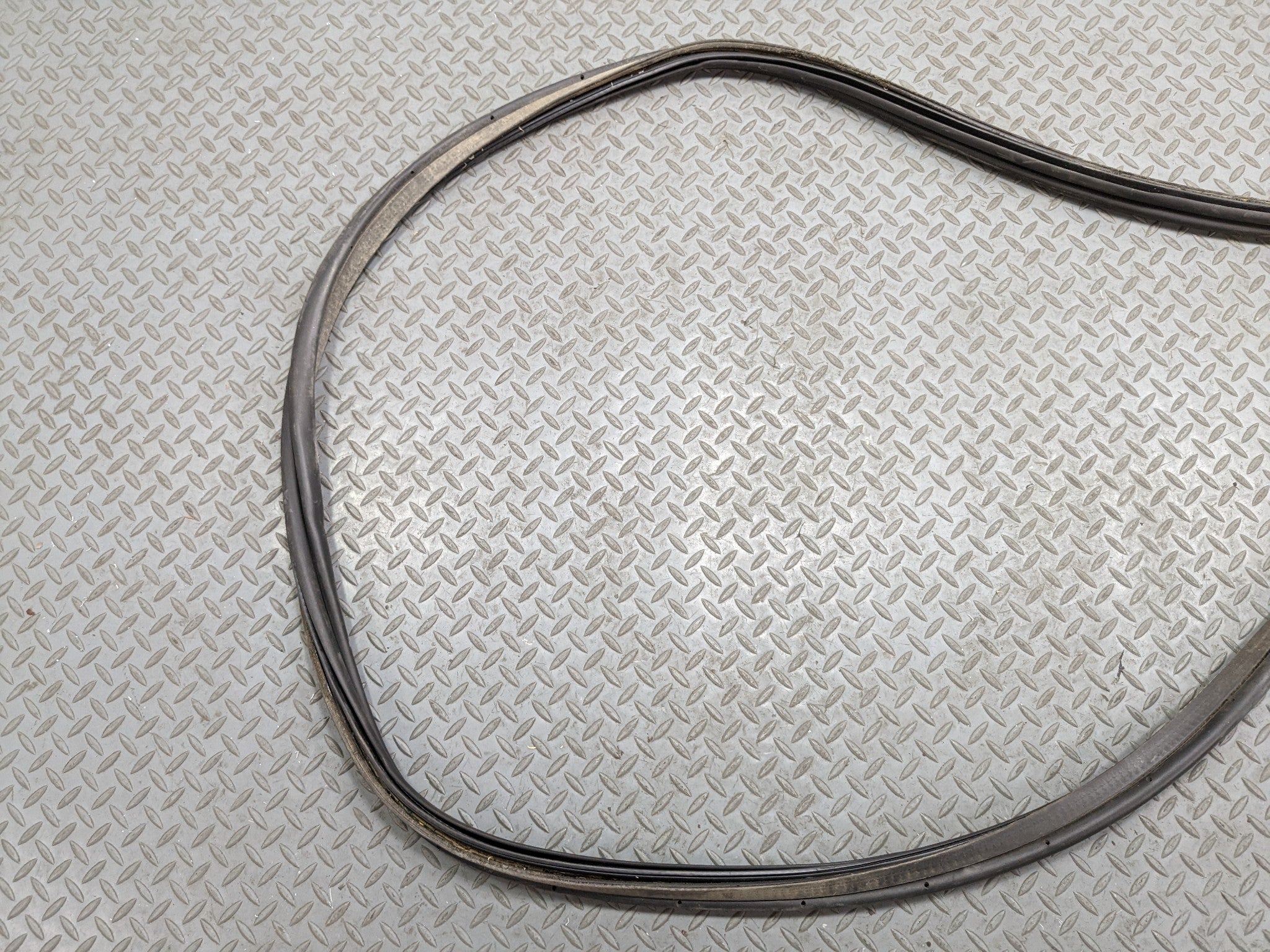 2006 - 2010 FORD EXPLORER OEM DOOR SEAL WEATHER STRIPPING RUBBER REAR TRUNK