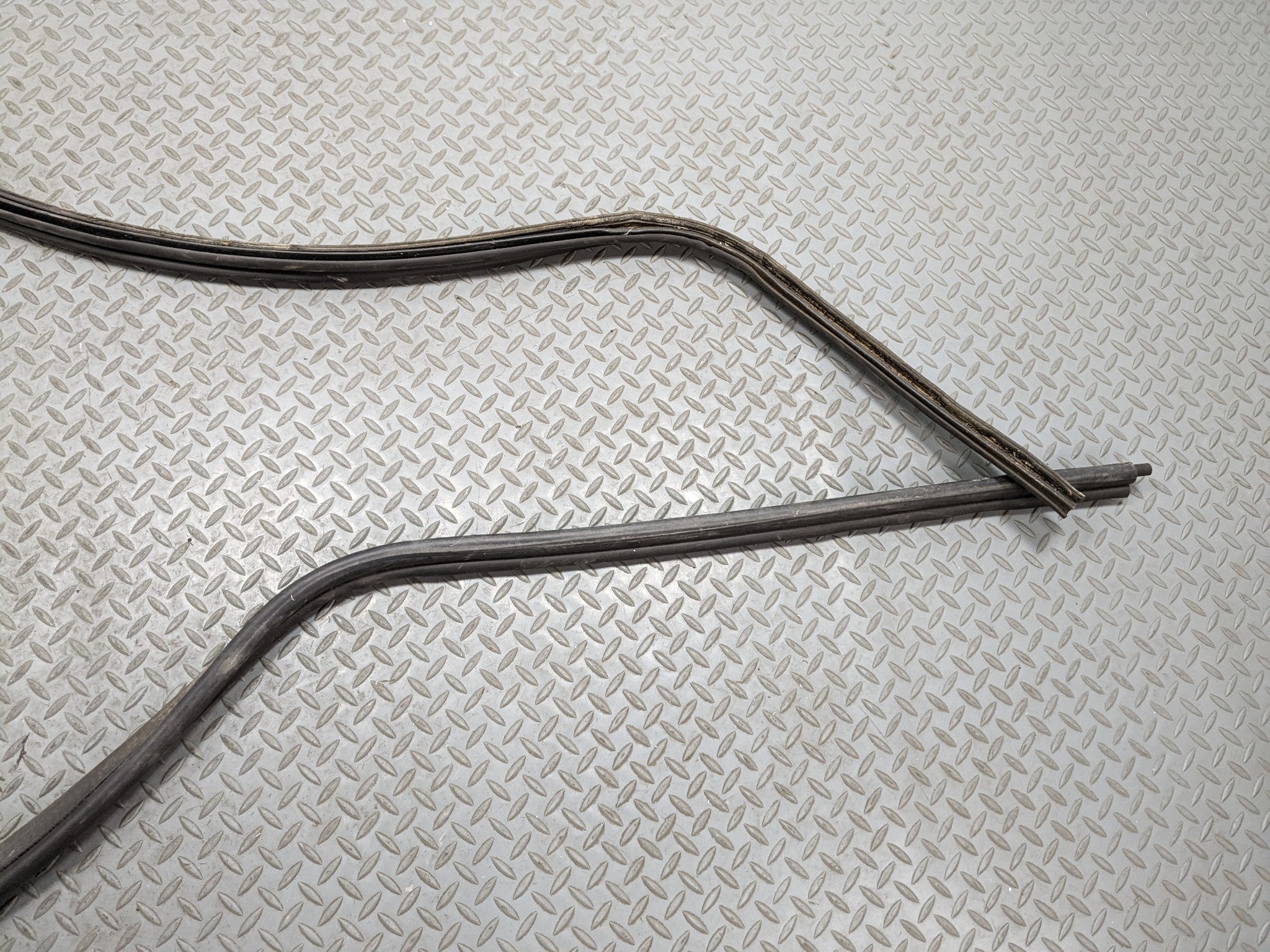 2006 - 2010 FORD EXPLORER OEM DOOR SEAL WEATHER STRIPPING RUBBER REAR TRUNK