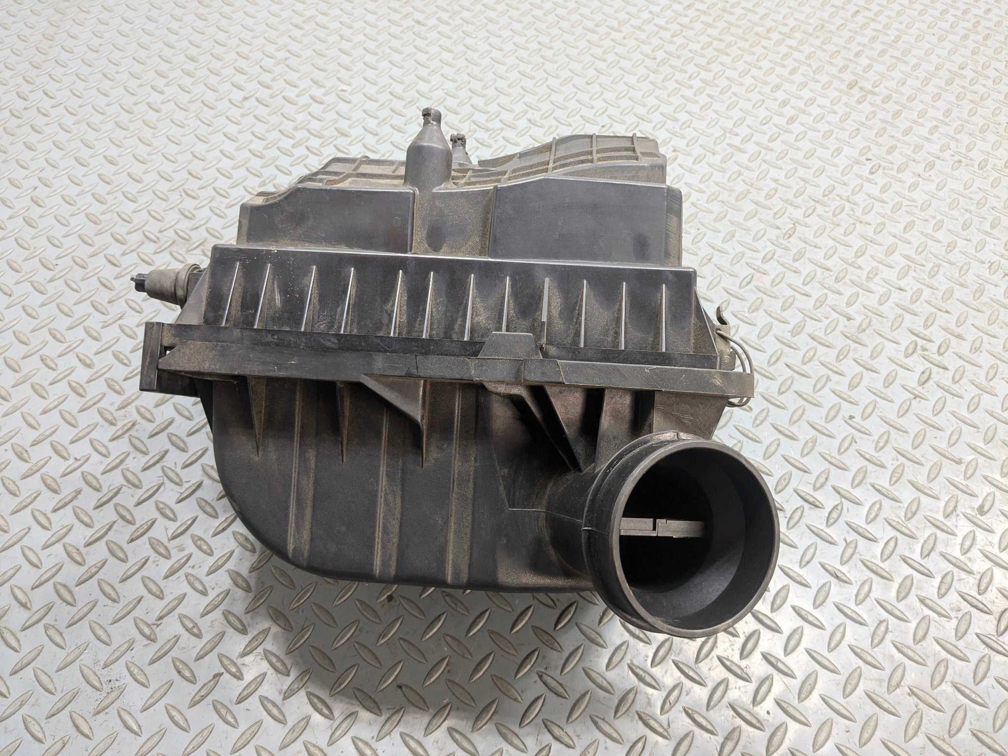 2006 - 2010 FORD EXPLORER OEM AIR CLEANER FILTER INTAKE BOX HOUSING ASSEMBLY