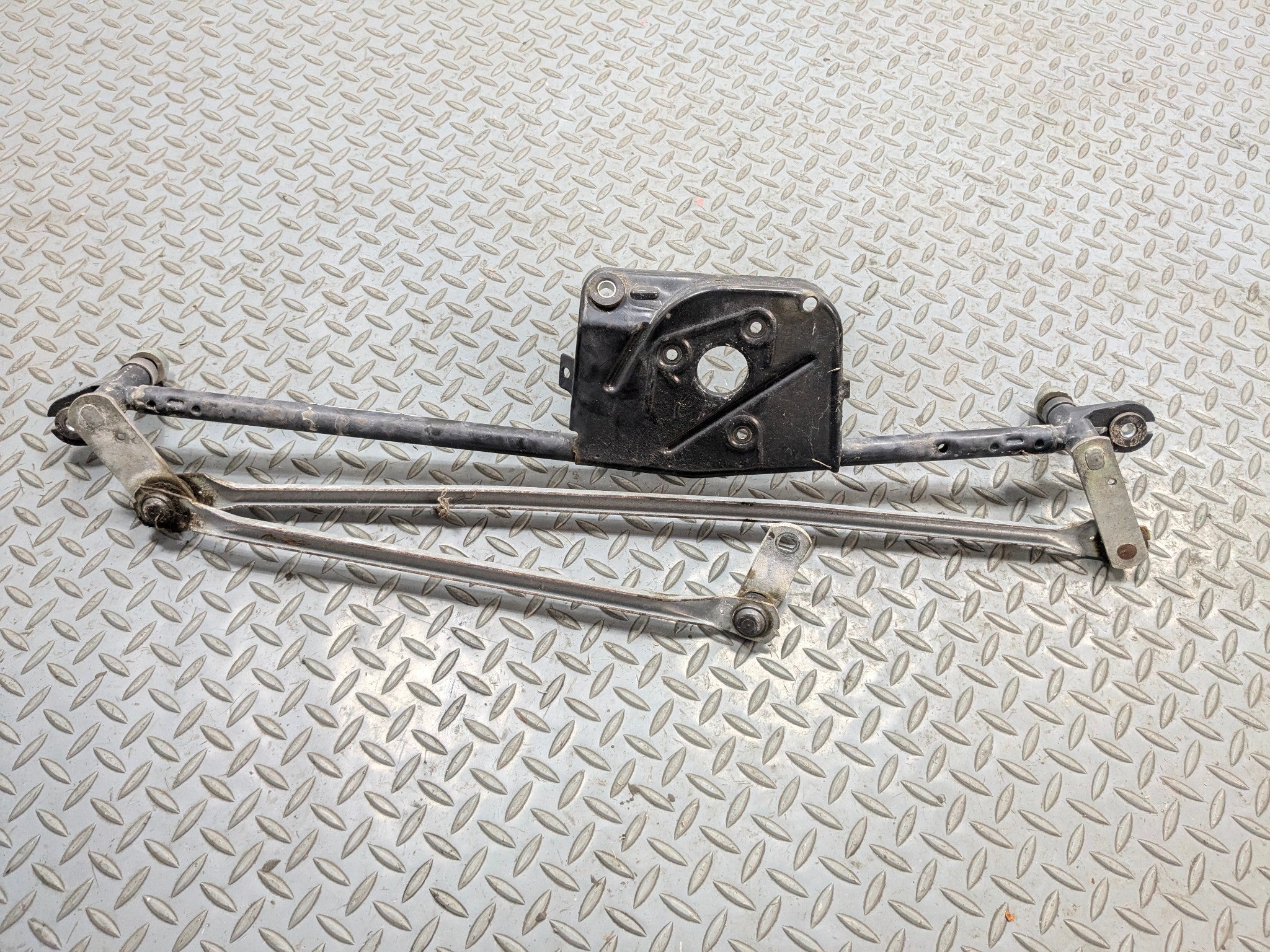 2006 - 2010 FORD EXPLORER OEM FRONT WINDSHIELD WIPER TRANSMISSION LINKAGE