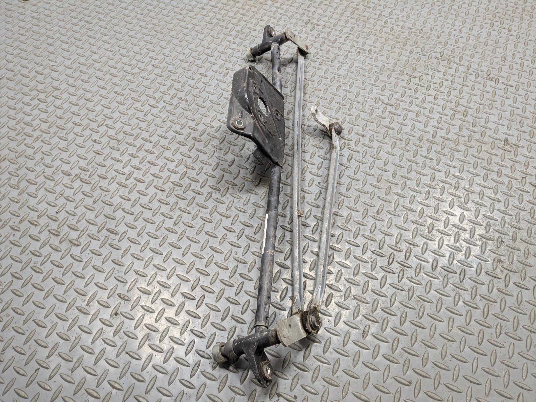 2006 - 2010 FORD EXPLORER OEM FRONT WINDSHIELD WIPER TRANSMISSION LINKAGE