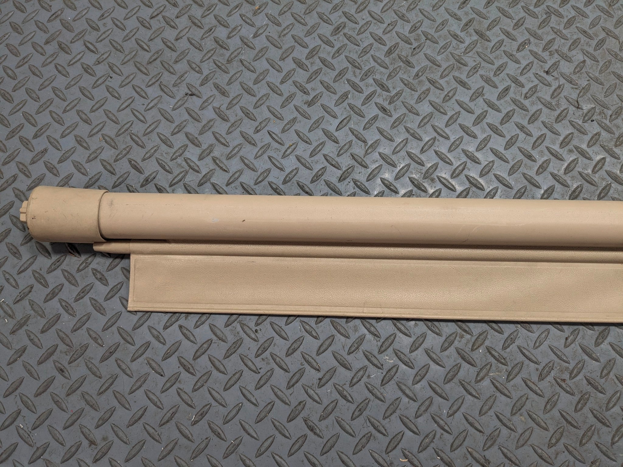 2006 - 2010 FORD EXPLORER OEM REAR TRUNK CARGO COVER RETRACTABLE ROLLER BEIGE