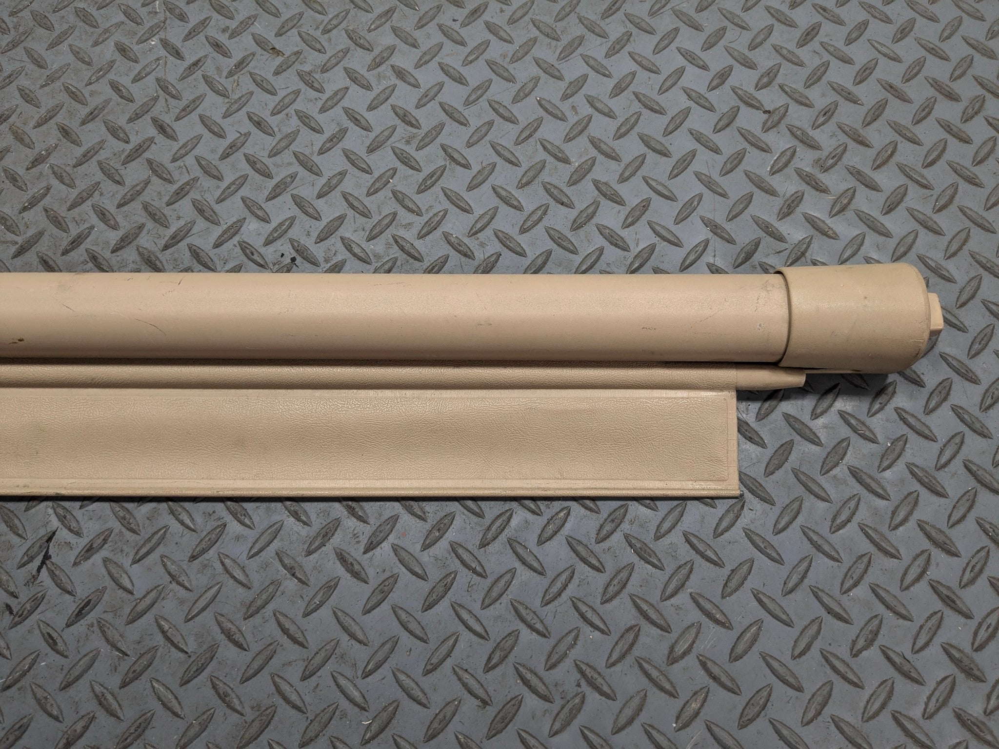 2006 - 2010 FORD EXPLORER OEM REAR TRUNK CARGO COVER RETRACTABLE ROLLER BEIGE