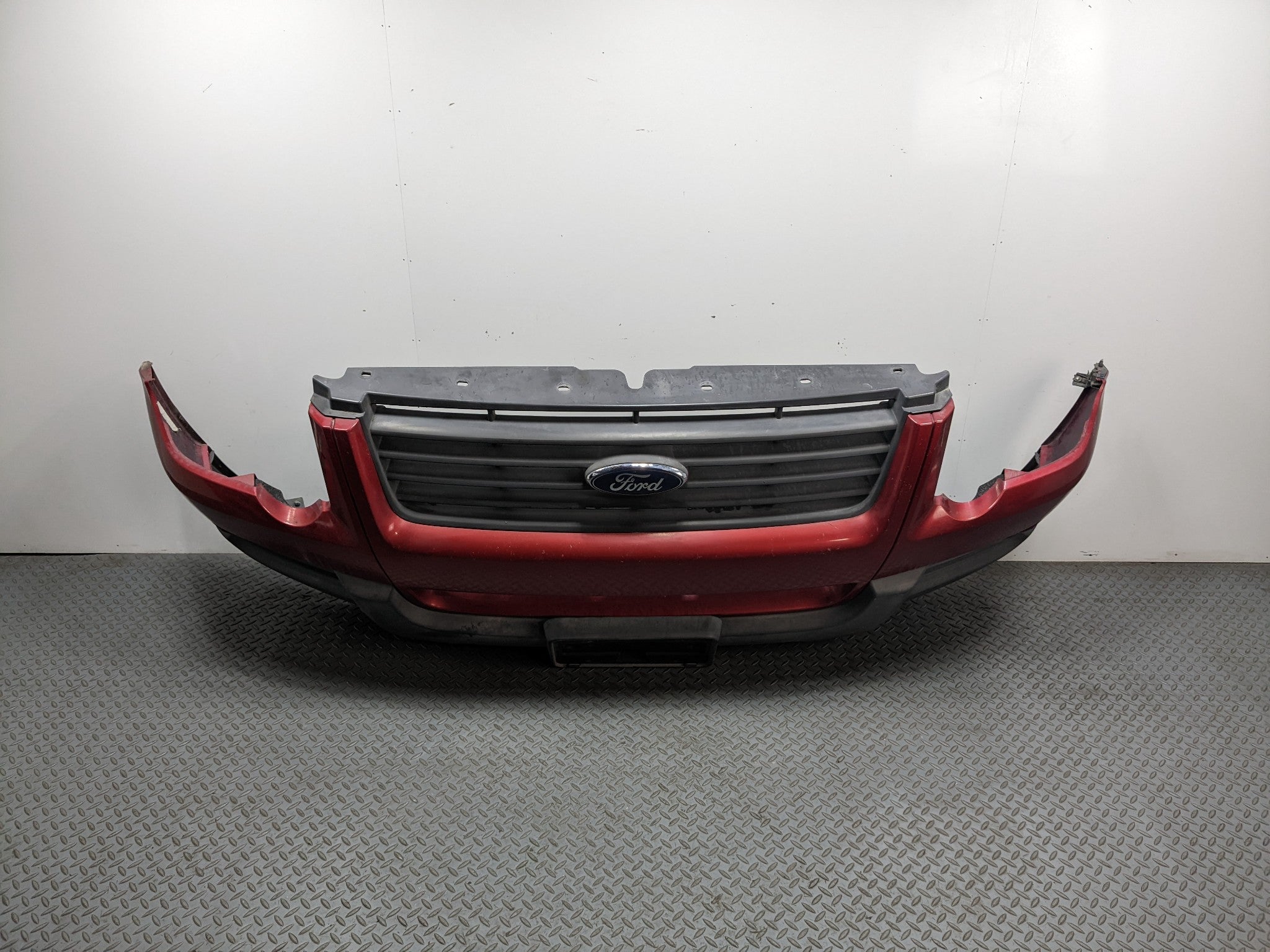 2006 - 2010 FORD EXPLORER OEM FRONT BUMPER COVER PANEL WITH GRILLE ASSEMBLY