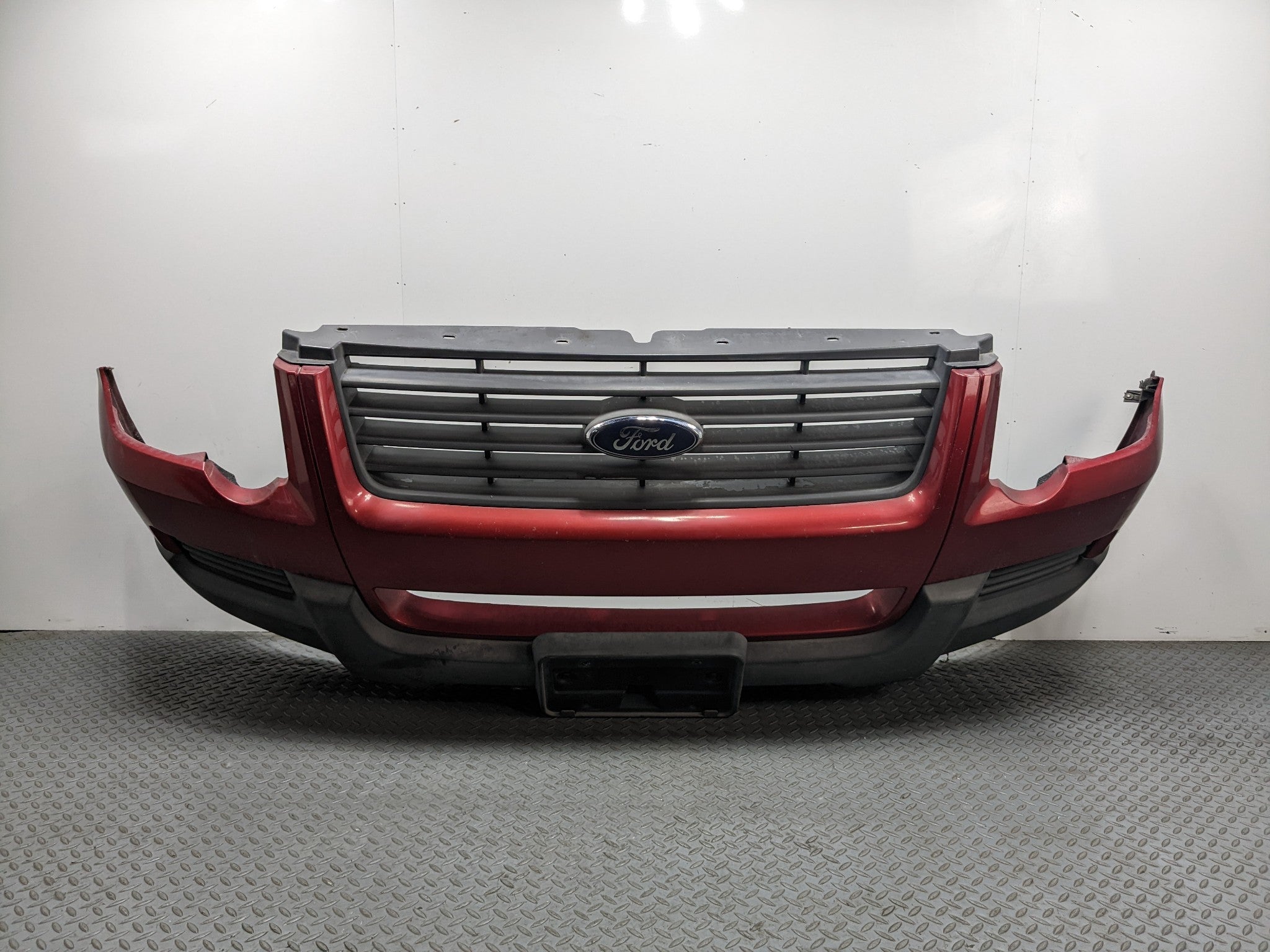 2006 - 2010 FORD EXPLORER OEM FRONT BUMPER COVER PANEL WITH GRILLE ASSEMBLY