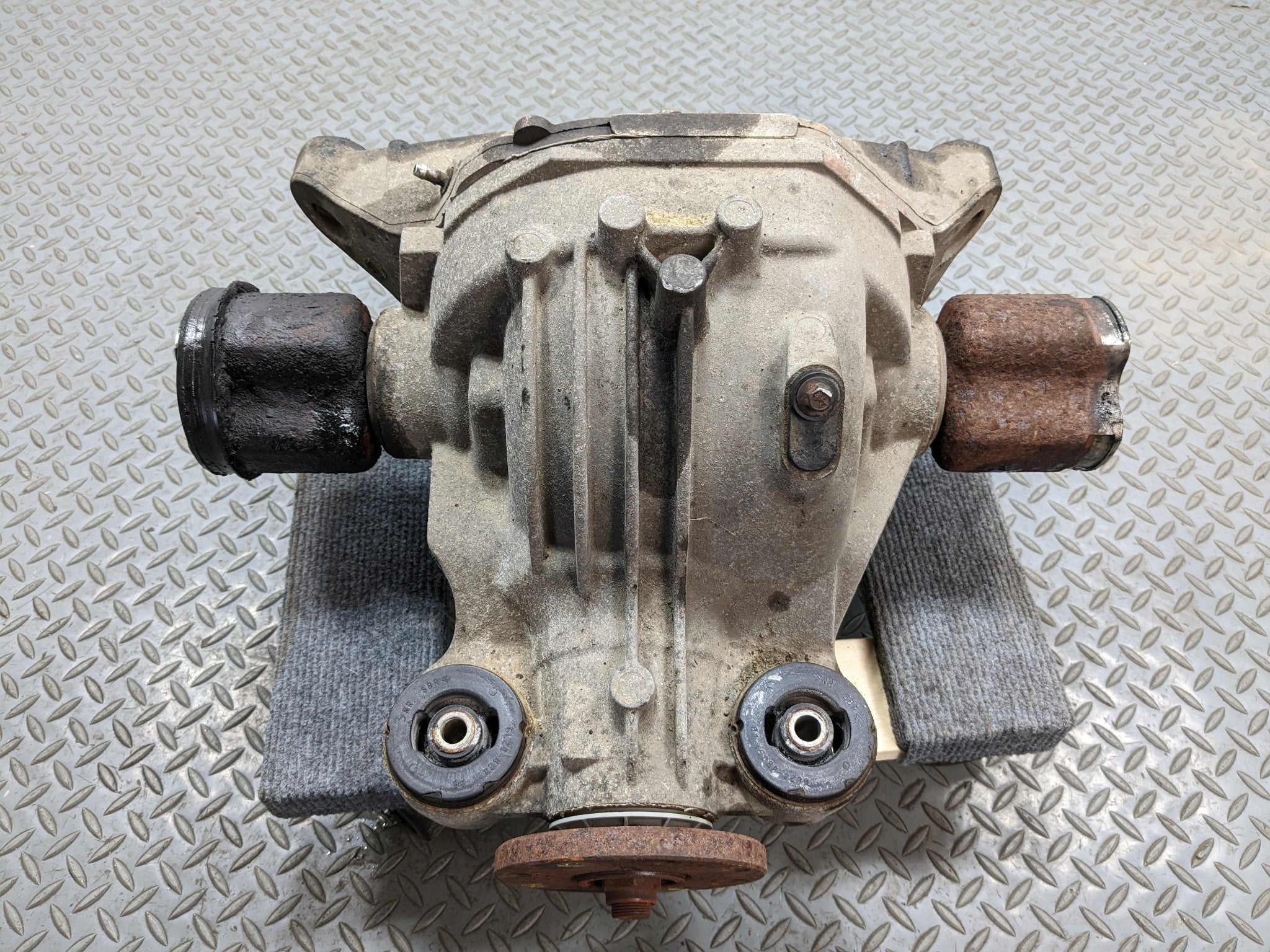 2006 - 2010 FORD EXPLORER OEM REAR AXLE DIFFERENTIAL CARRIER ASSEMBLY 3.55 RATIO