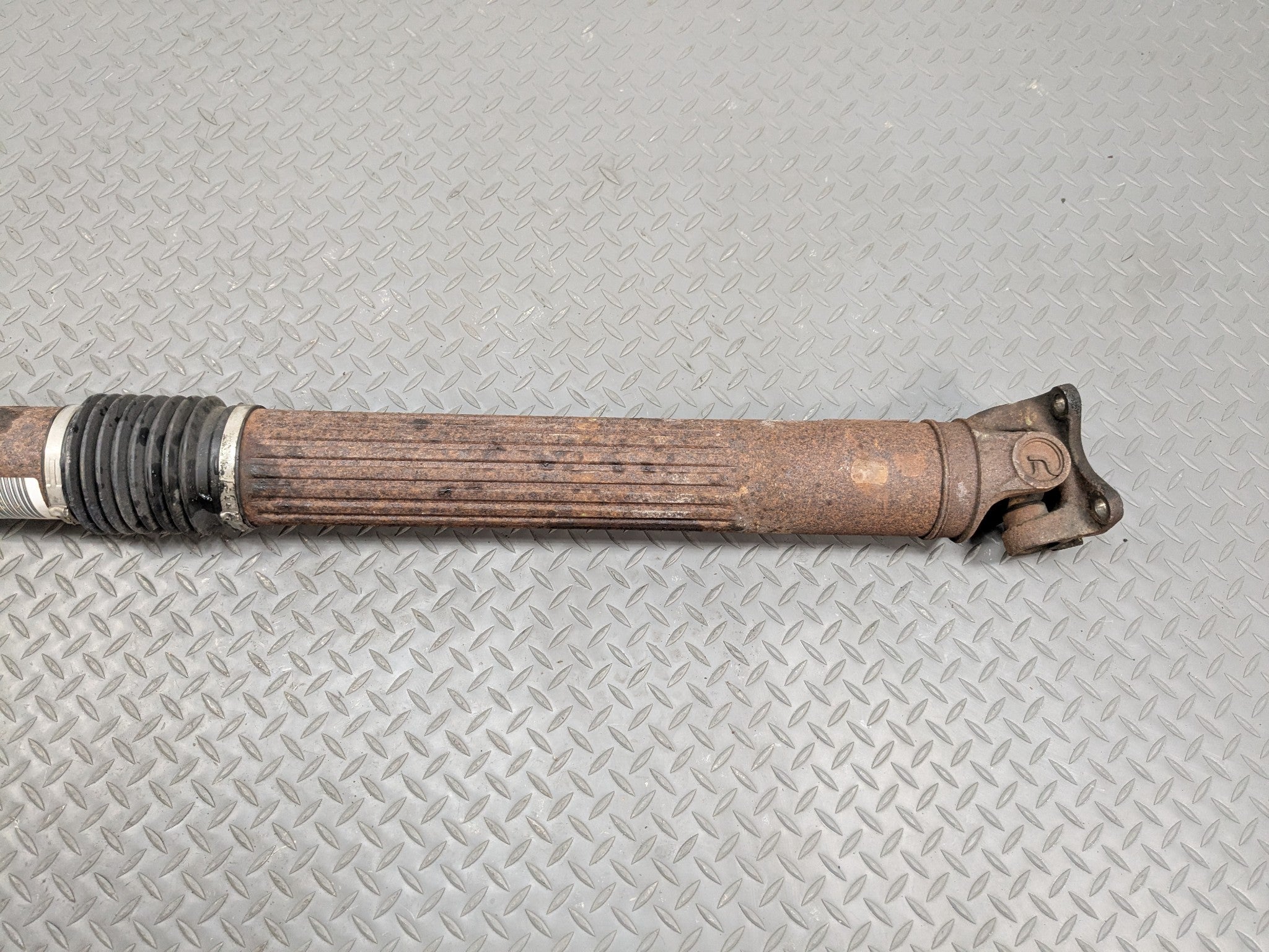 2006 - 2010 FORD EXPLORER OEM REAR DRIVE SHAFT CARDAN PROPELLER ASSEMBLY