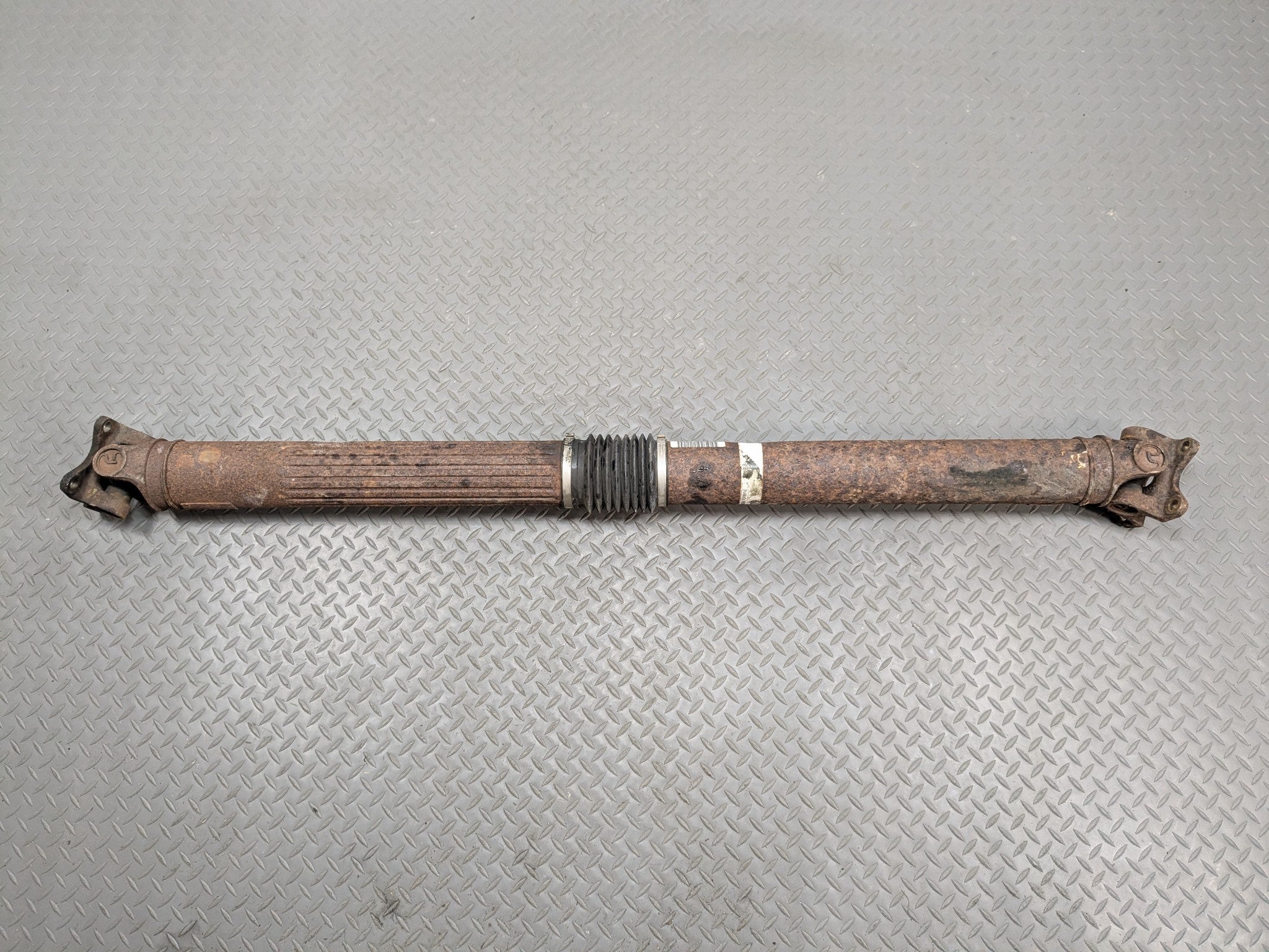 2006 - 2010 FORD EXPLORER OEM REAR DRIVE SHAFT CARDAN PROPELLER ASSEMBLY