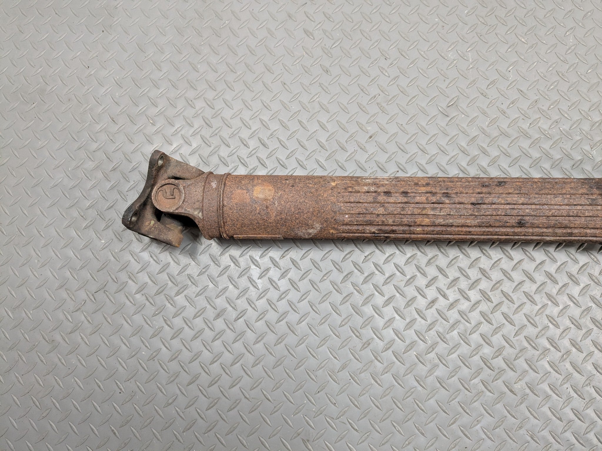 2006 - 2010 FORD EXPLORER OEM REAR DRIVE SHAFT CARDAN PROPELLER ASSEMBLY