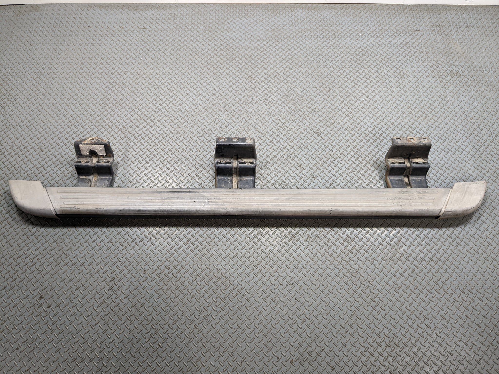 2006 - 2010 FORD EXPLORER OEM RUNNING BOARD STEP PAD RIGHT PASSENGER SIDE